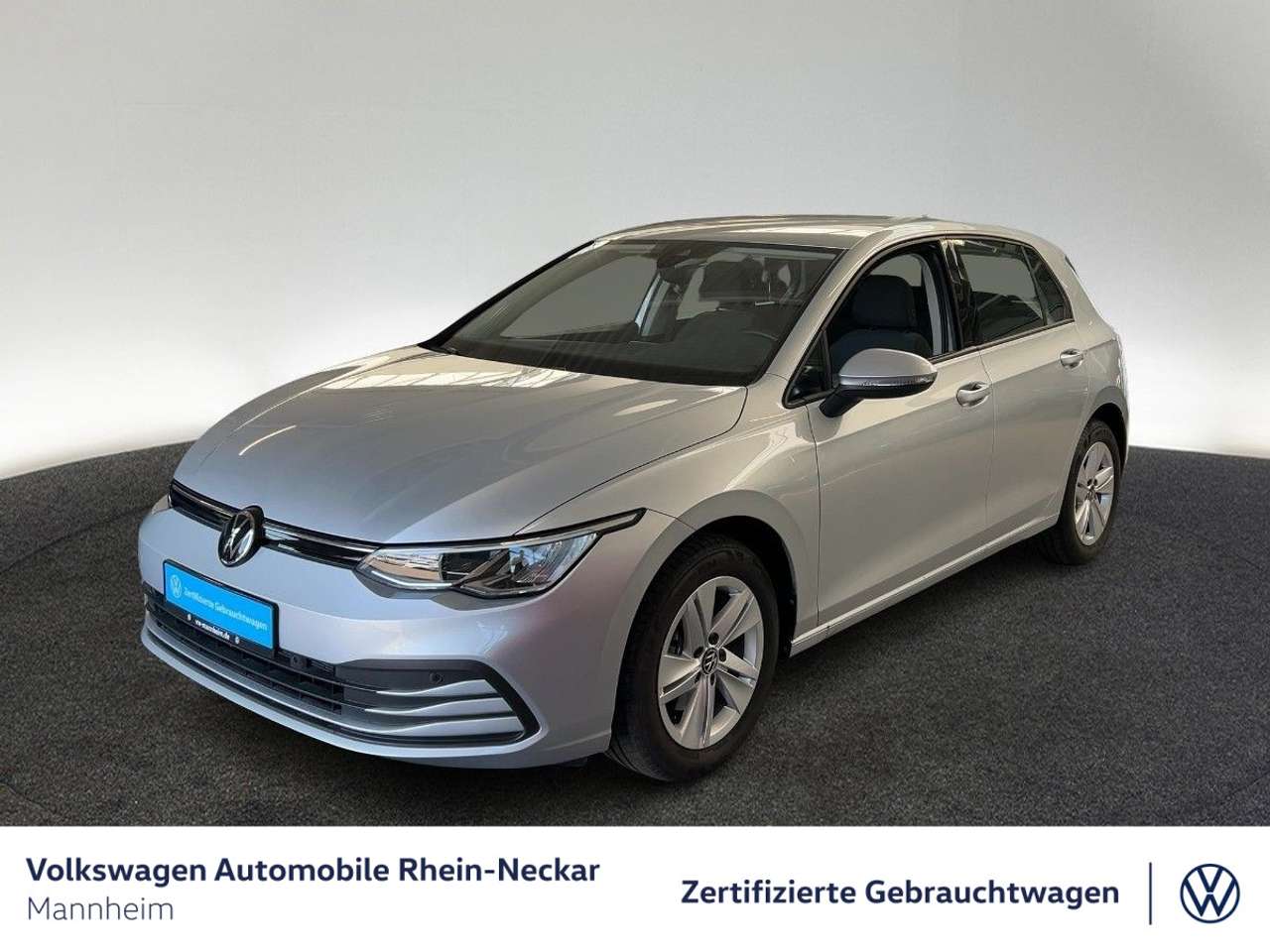 Volkswagen Golf 2023 — VIII 1.0 eTSI Life DSG Navi PDC LED UVM