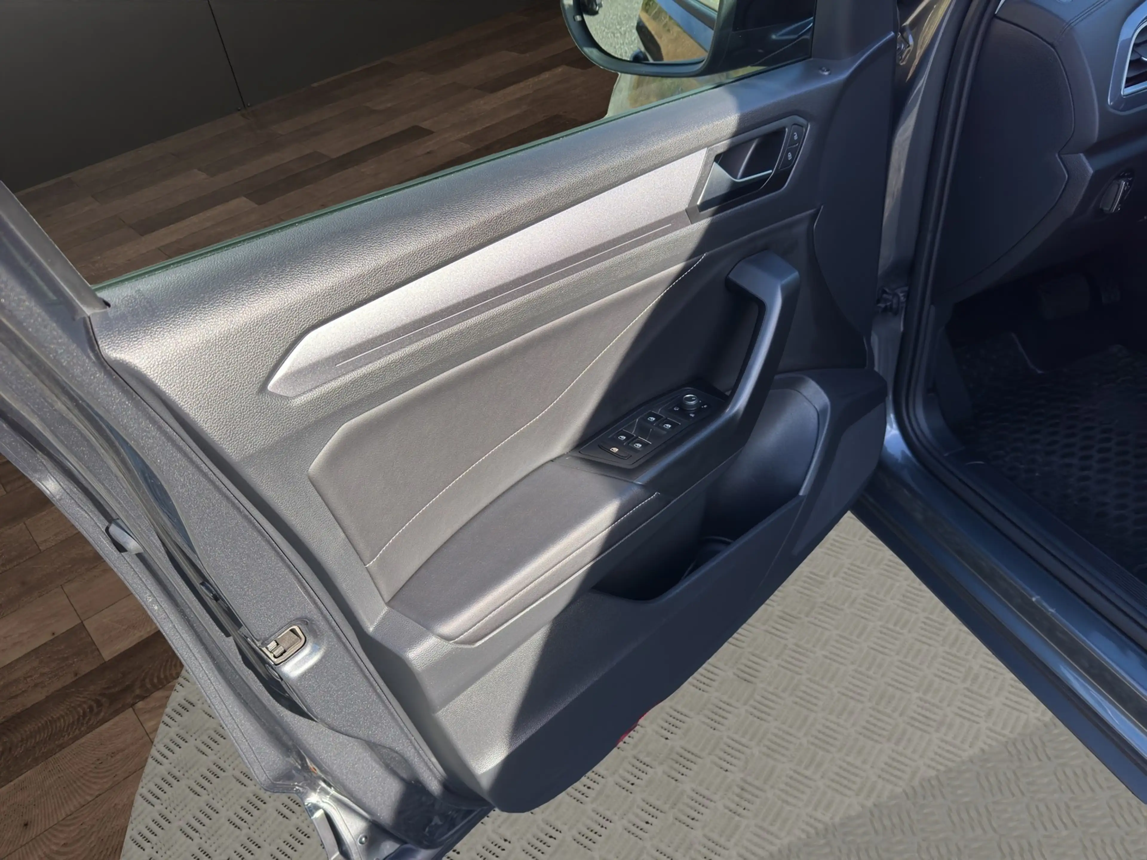 Volkswagen T-Roc 1.5 TSI DSG Style AHK+Navi+ACC — photo 13