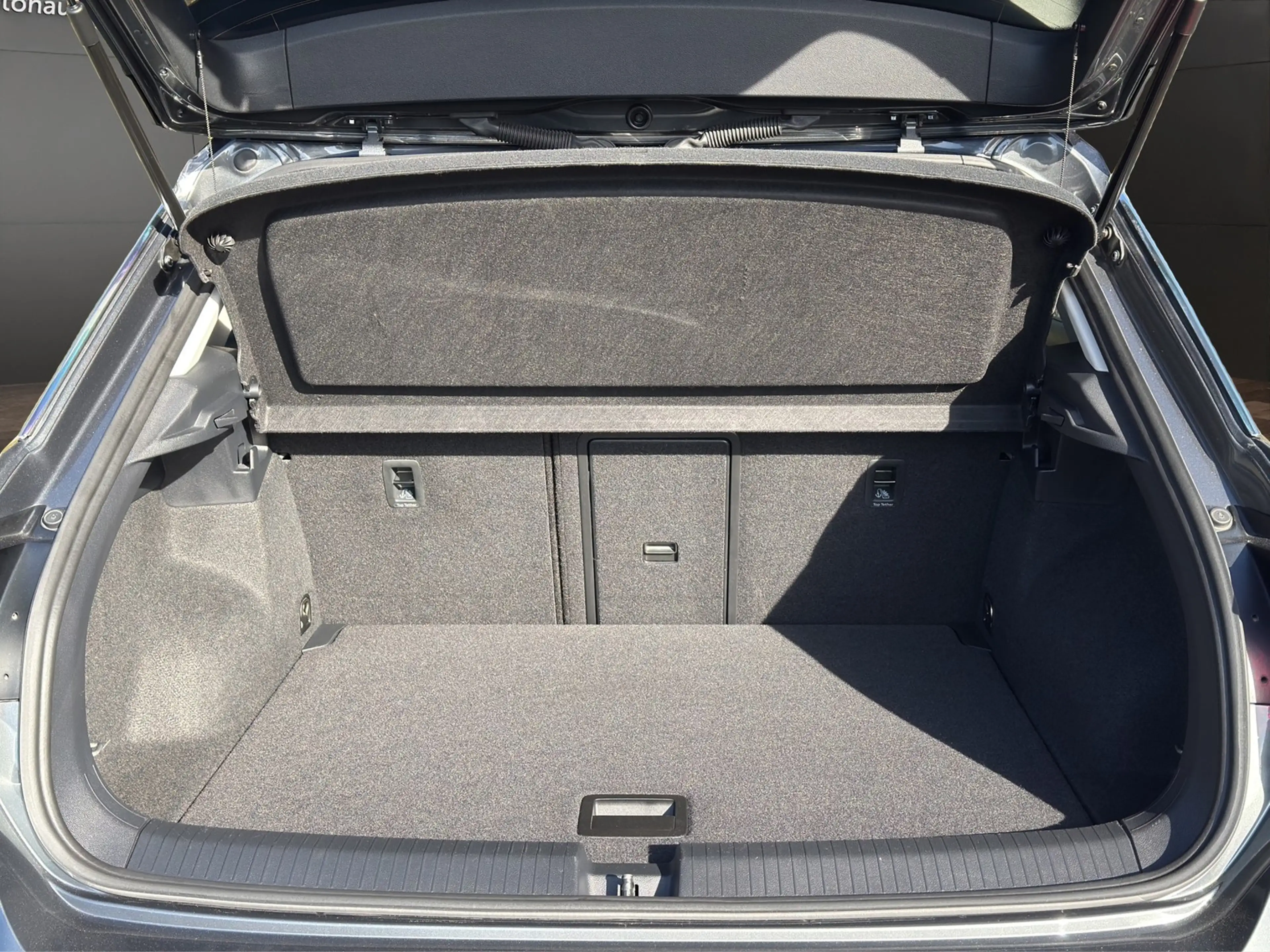 Volkswagen T-Roc 1.5 TSI DSG Style AHK+Navi+ACC — photo 15