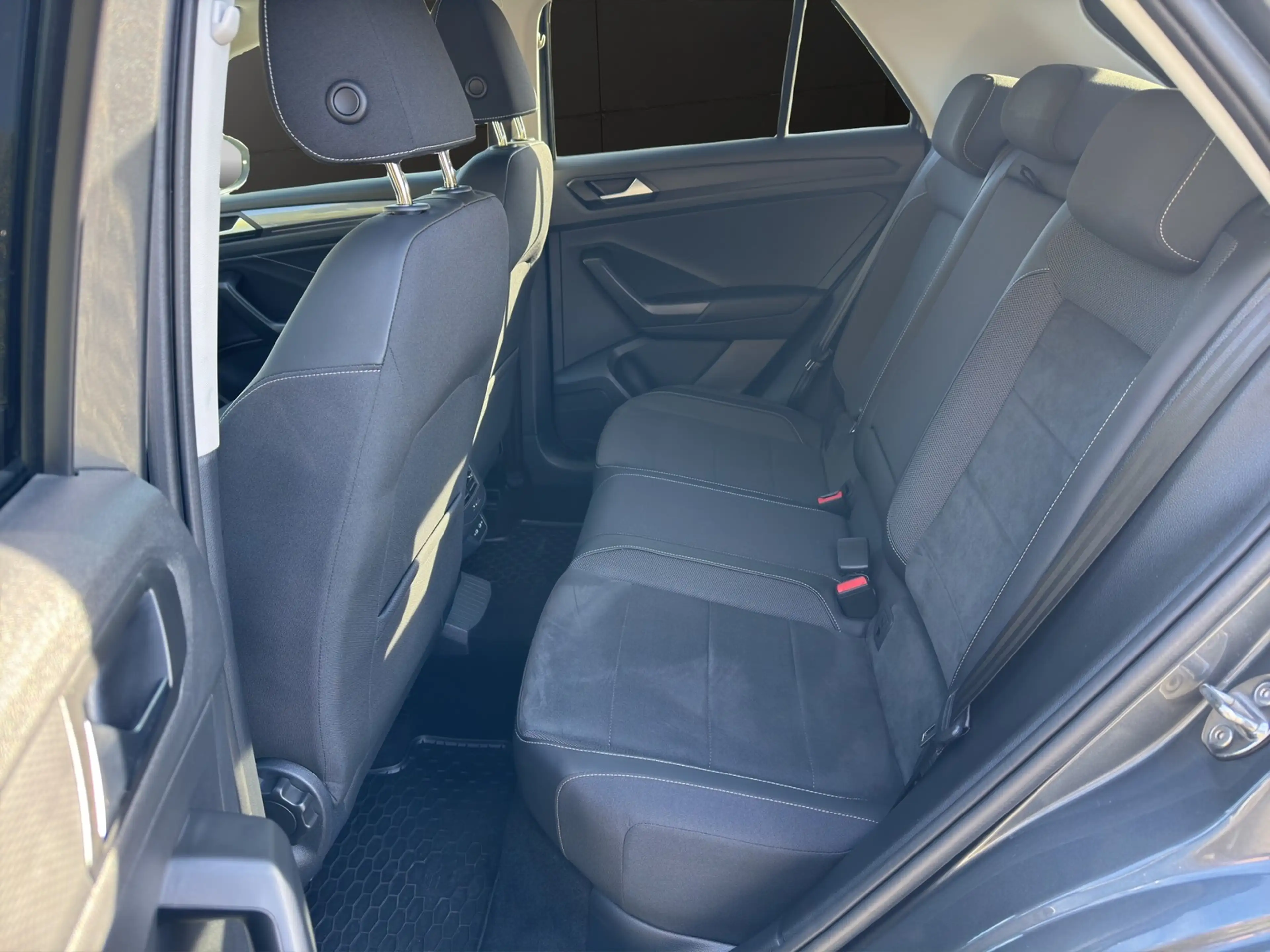 Volkswagen T-Roc 1.5 TSI DSG Style AHK+Navi+ACC — photo 14