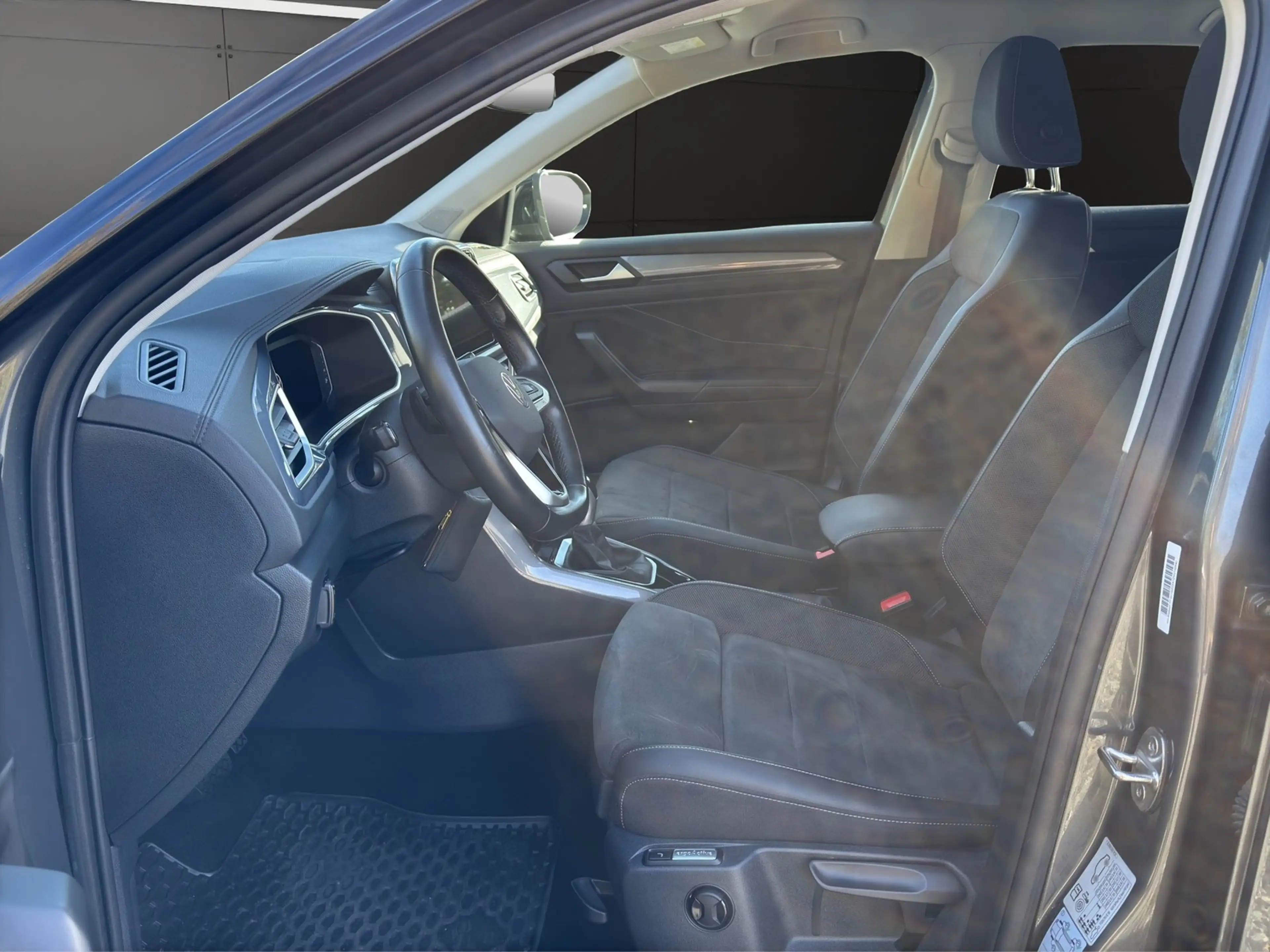 Volkswagen T-Roc 1.5 TSI DSG Style AHK+Navi+ACC — photo 7