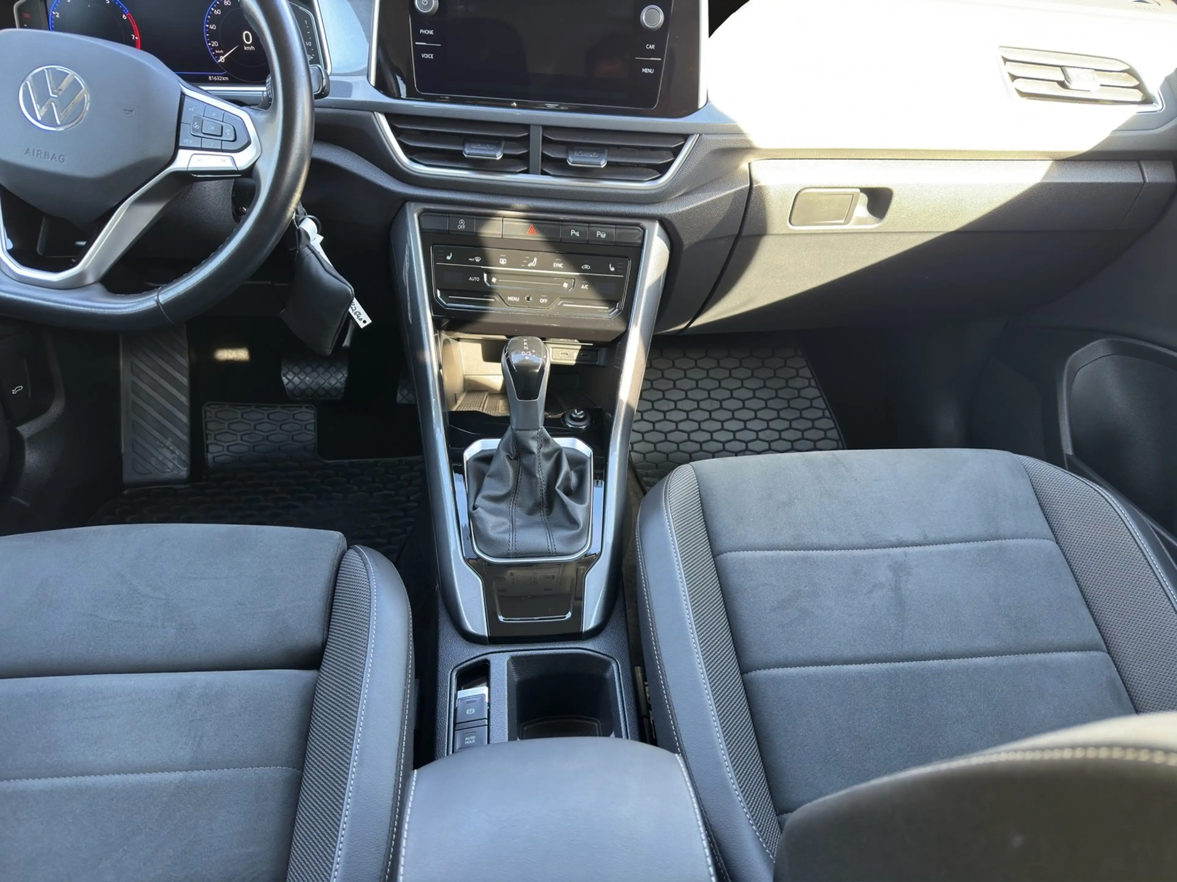 Volkswagen T-Roc 1.5 TSI DSG Style AHK+Navi+ACC — photo 11