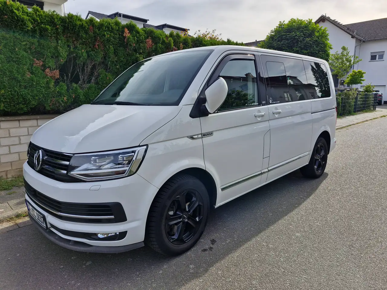 Volkswagen T6.1 Multivan Transporter T6 TDI BMT 4MOTION DSG Kurz 4MOTION Generation Six — photo 1 of 15