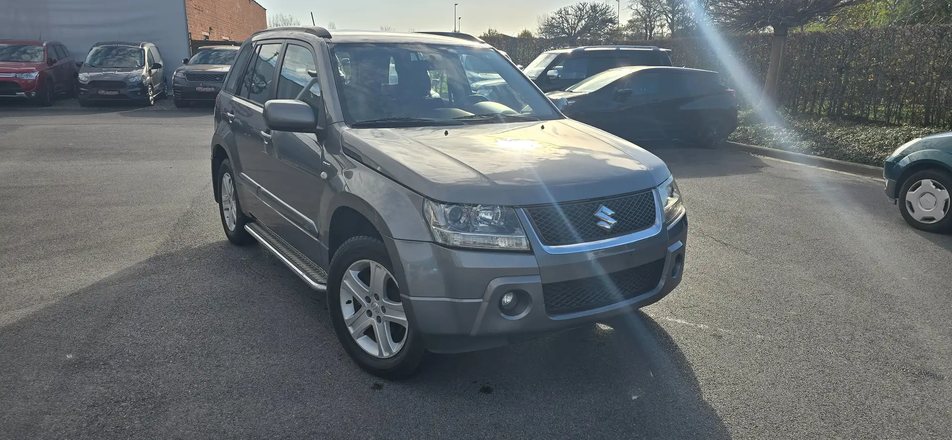 Suzuki Grand Vitara Grand Vitara 1.9 DDiS Club DPF Grijs - 1