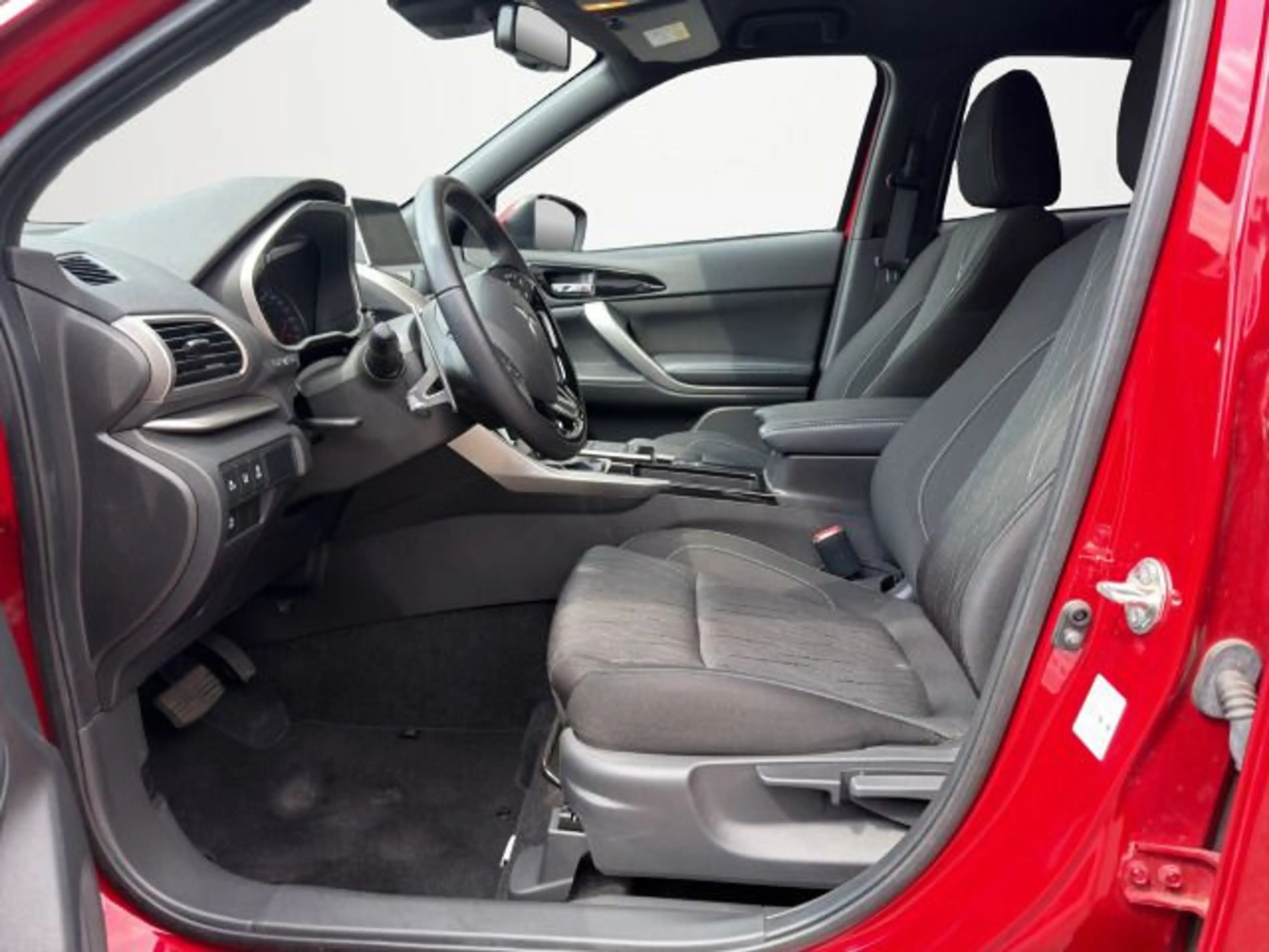 Mitsubishi Eclipse Cross 1.5 T-MIVEC Active+ 4WD AT — photo 9