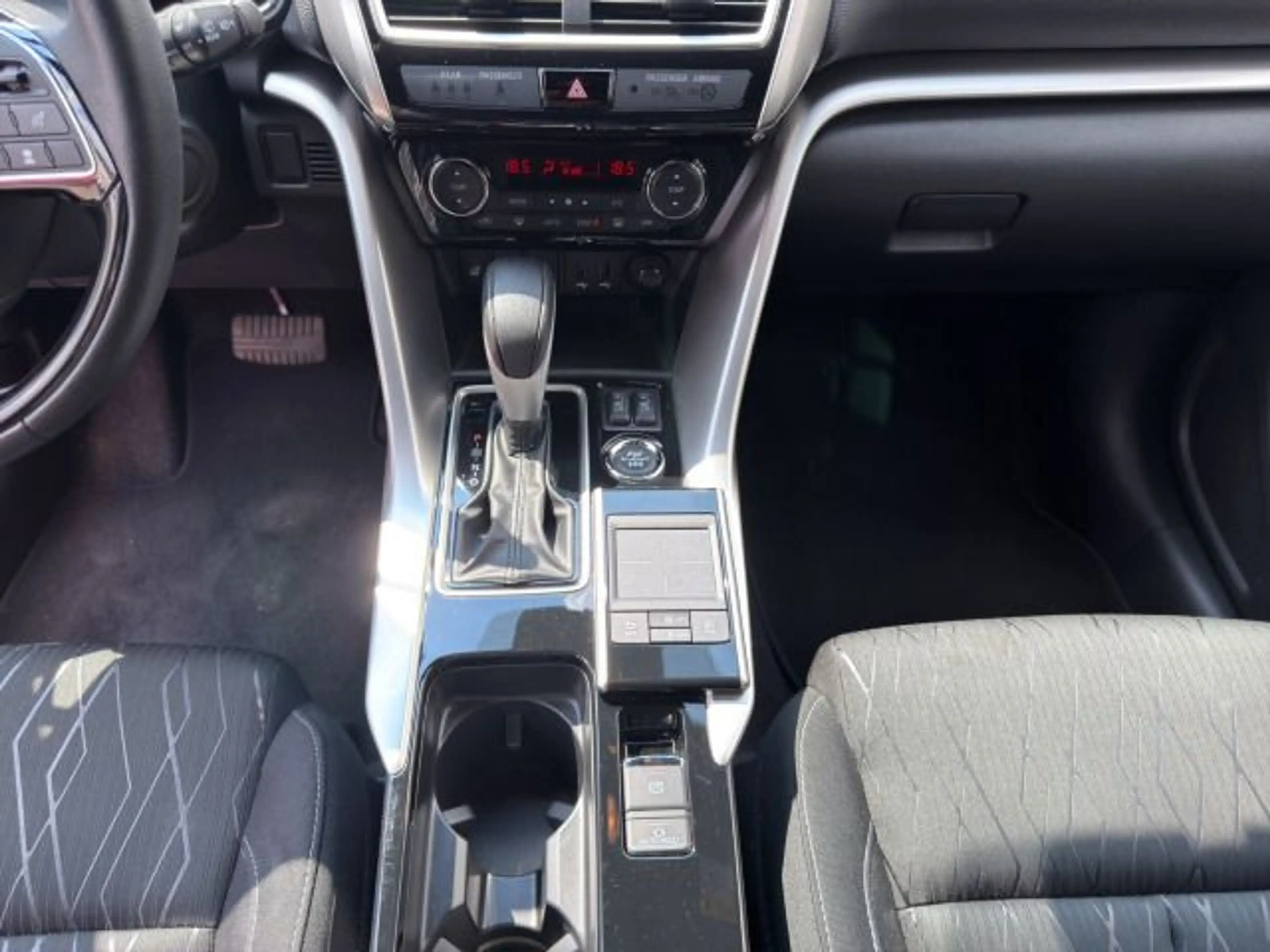 Mitsubishi Eclipse Cross 1.5 T-MIVEC Active+ 4WD AT — photo 13