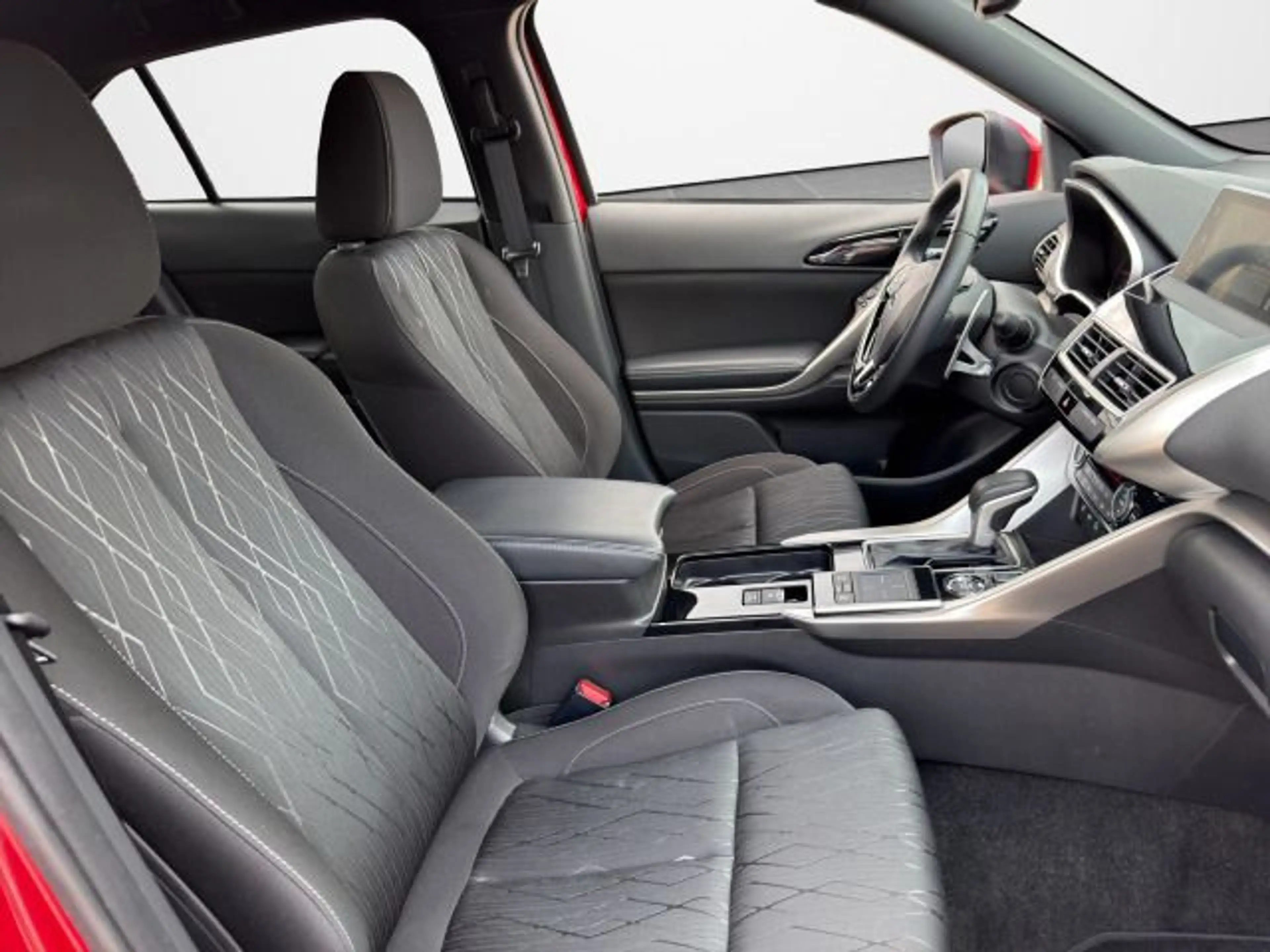 Mitsubishi Eclipse Cross 1.5 T-MIVEC Active+ 4WD AT — photo 15
