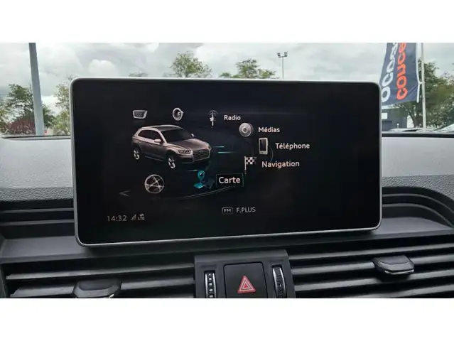 Audi Q5 view 11