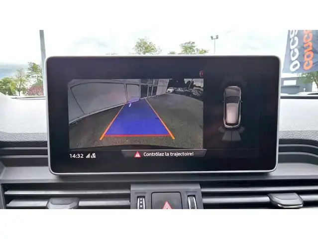 Audi Q5 view 10