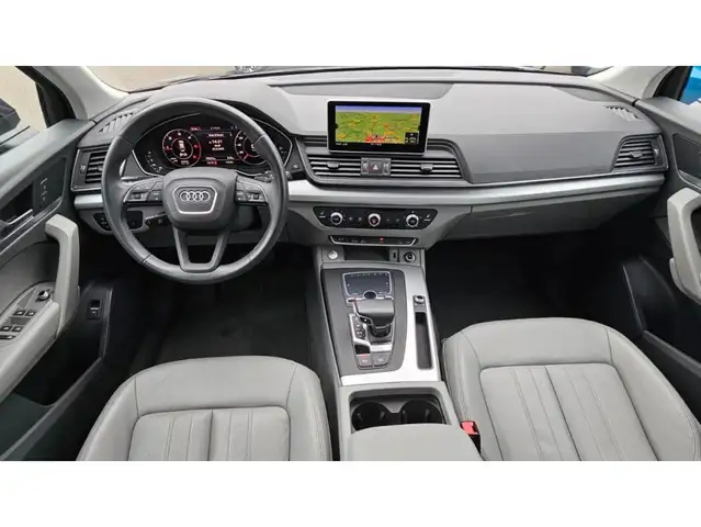 Audi Q5 view 4