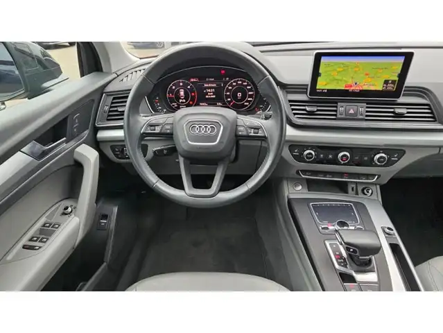 Audi Q5 view 7