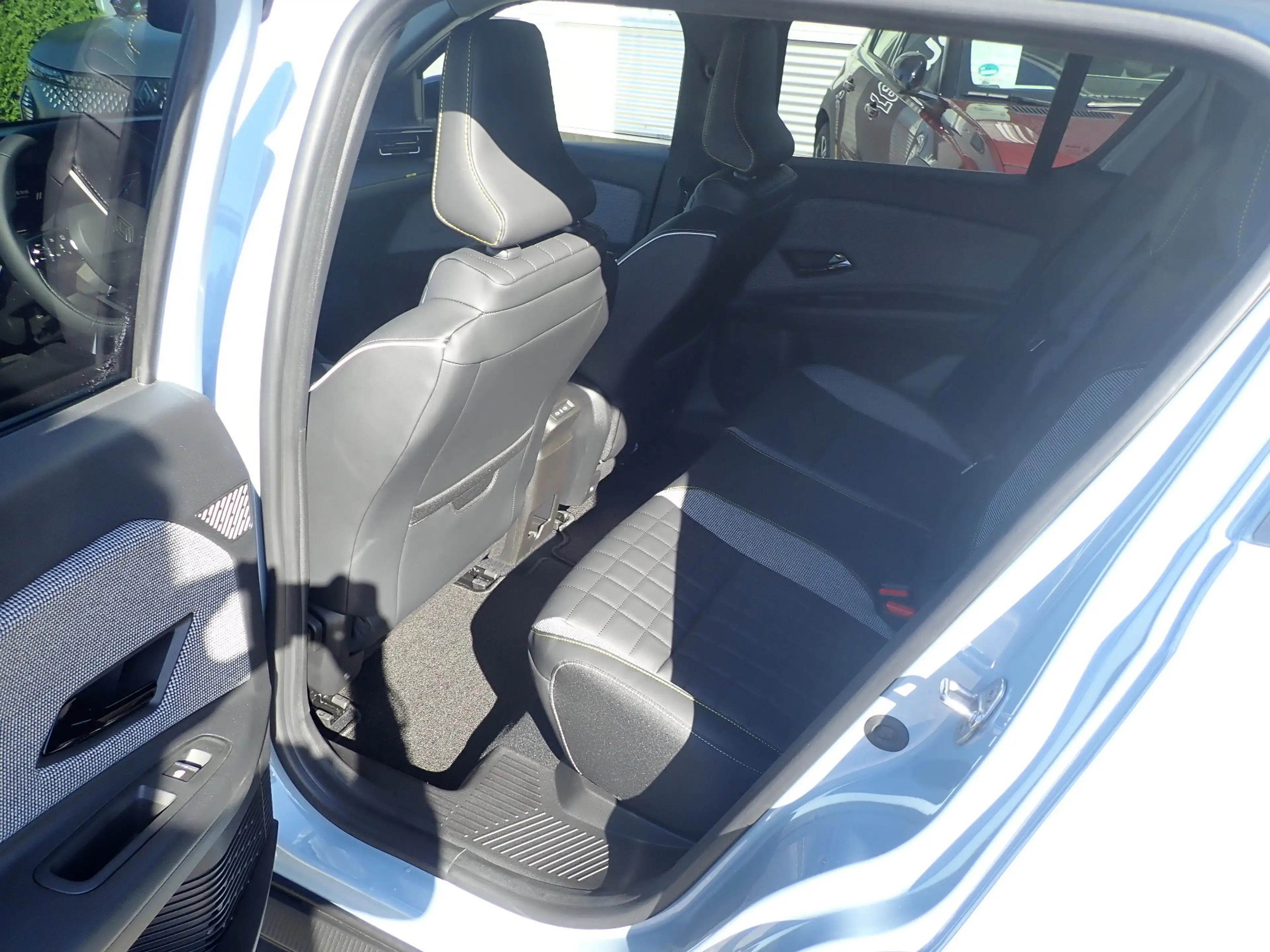 Renault R 4 E-Tech elektr. Iconic "plein sud" 150 Comfort Range — photo 7
