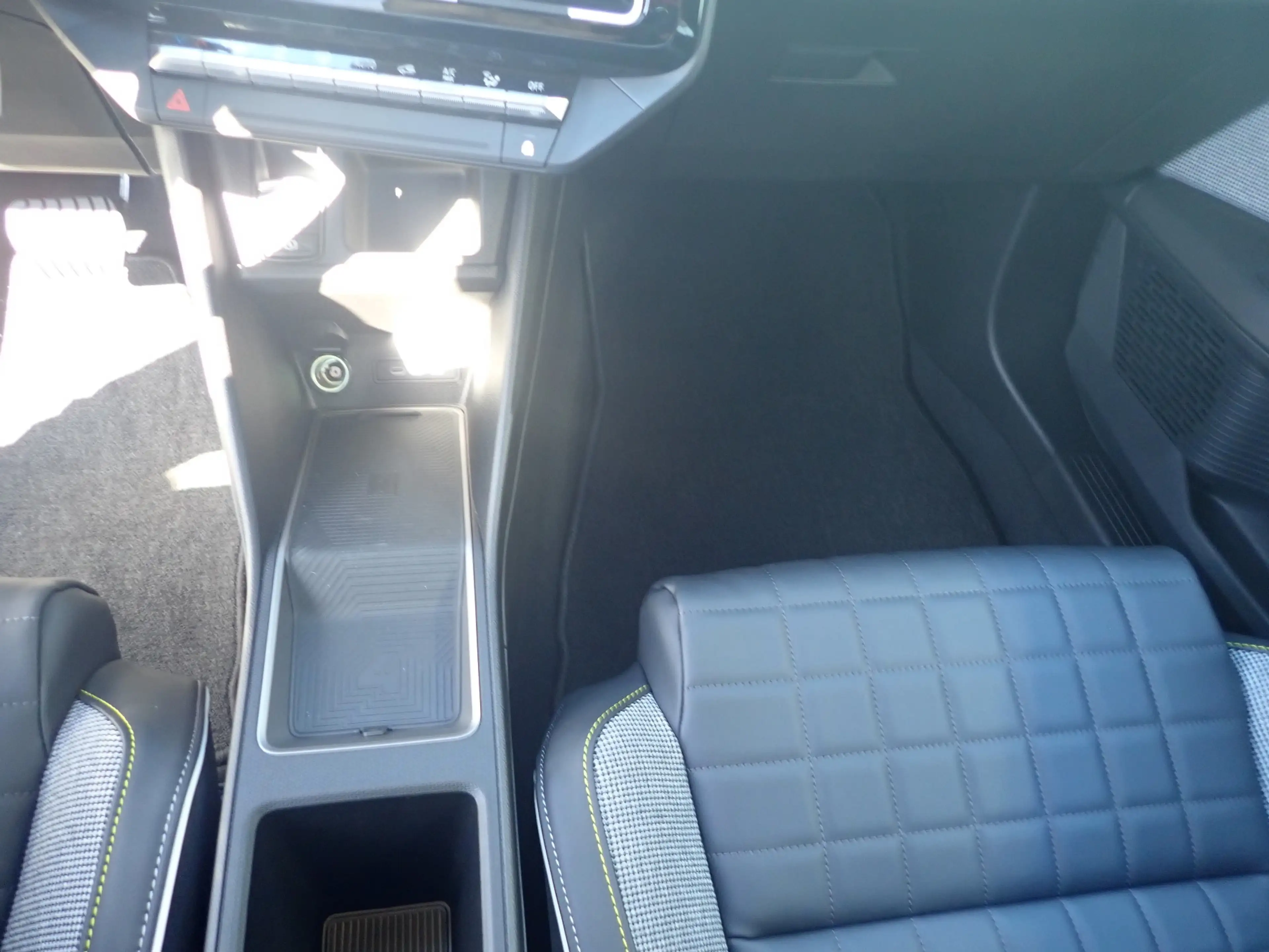 Renault R 4 E-Tech elektr. Iconic "plein sud" 150 Comfort Range — photo 12