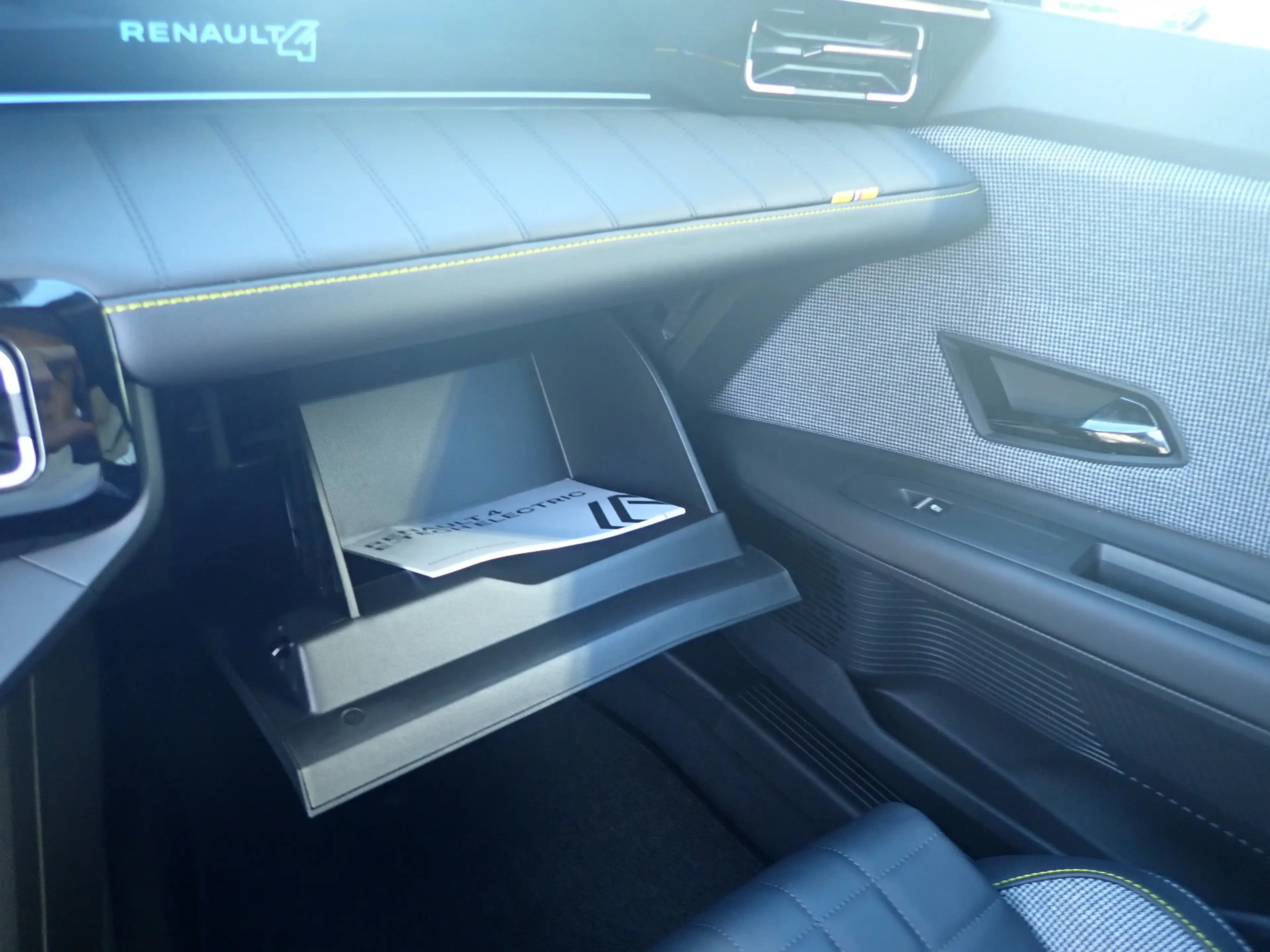 Renault R 4 E-Tech elektr. Iconic "plein sud" 150 Comfort Range — photo 13