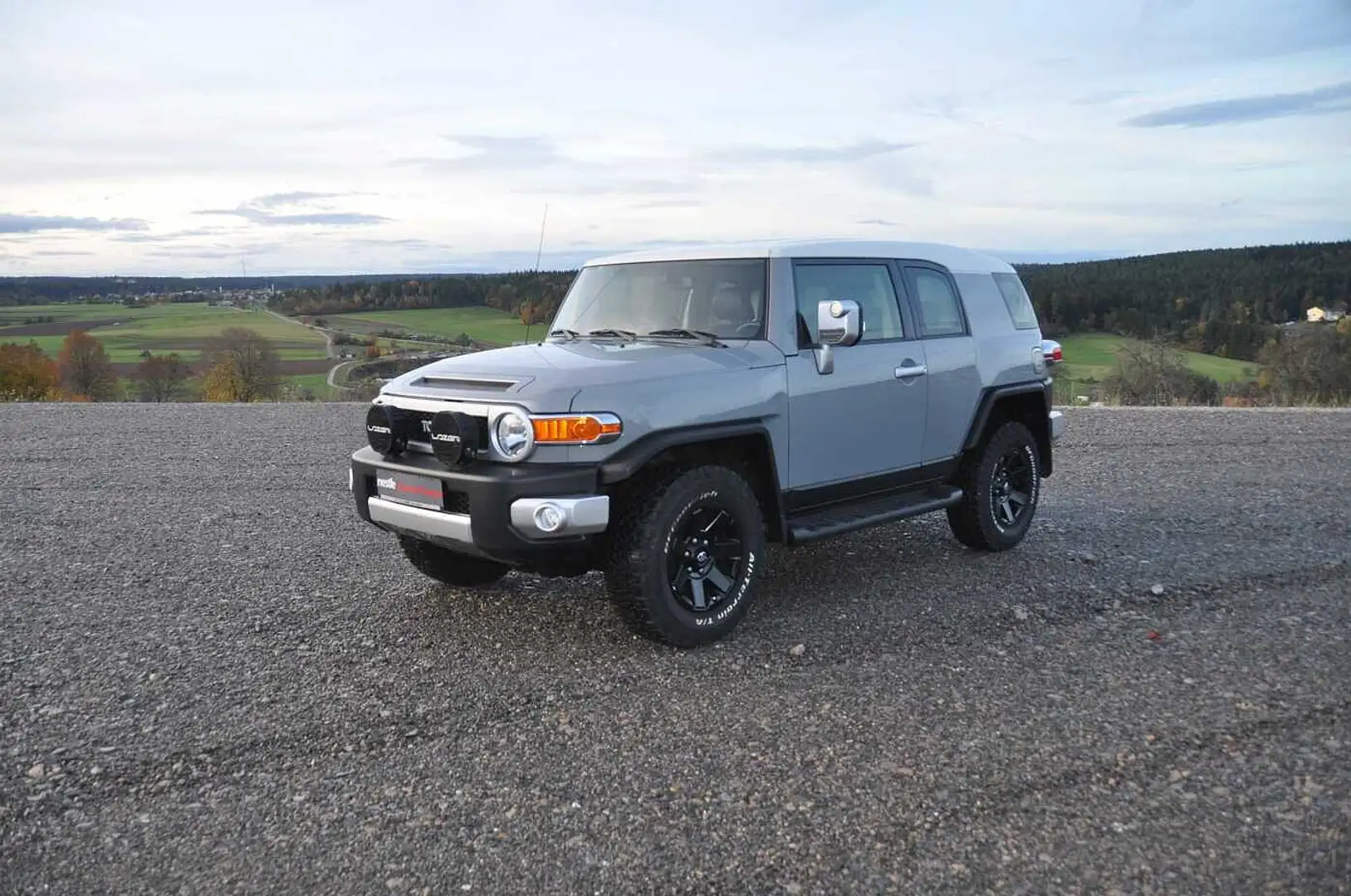 Toyota FJ Cruiser 4.0 V6 4WD Automatik NESTLE OFFROAD Schwarz - 1
