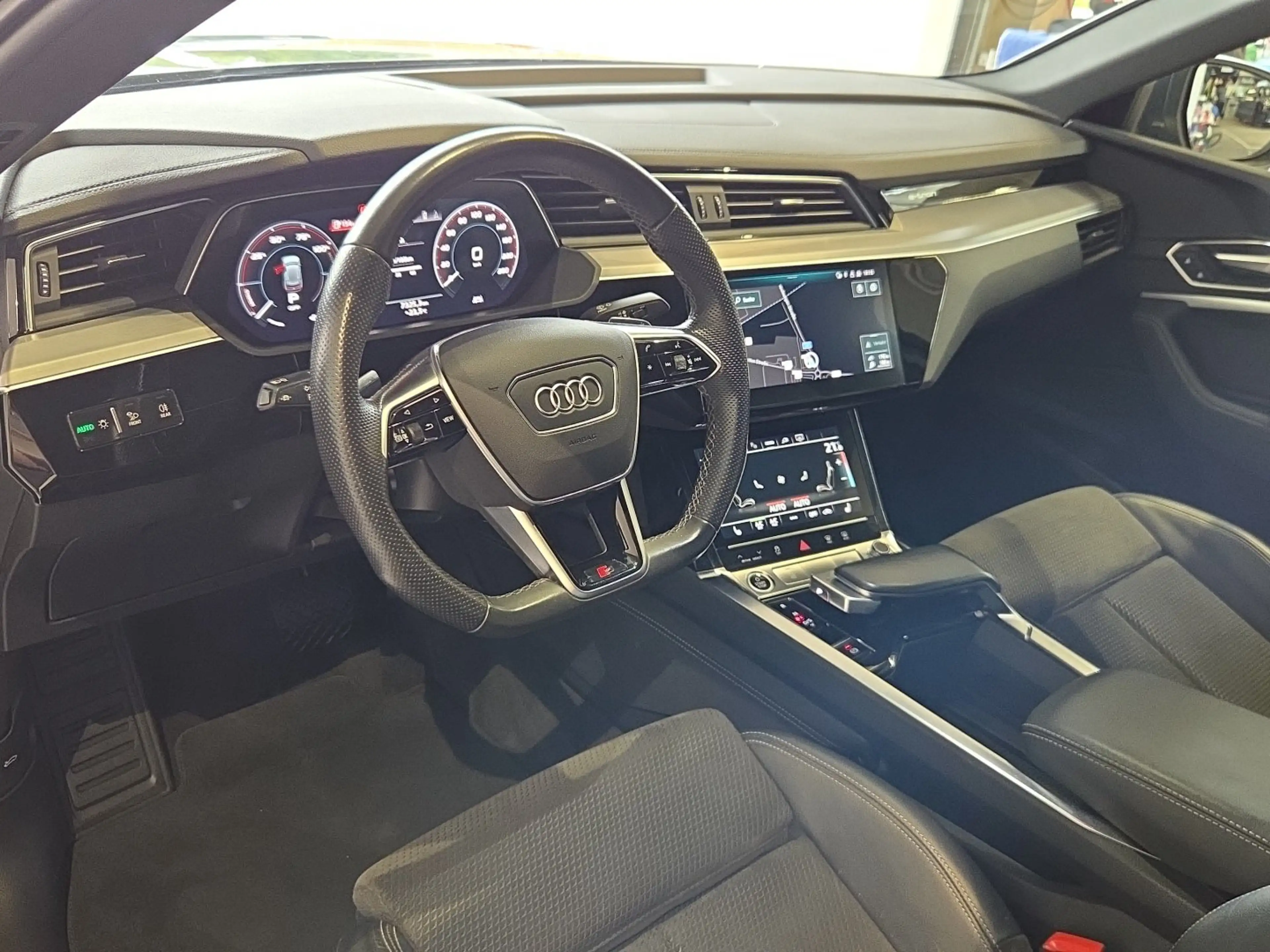 Audi e-tron 55 300 kW Business — photo 8