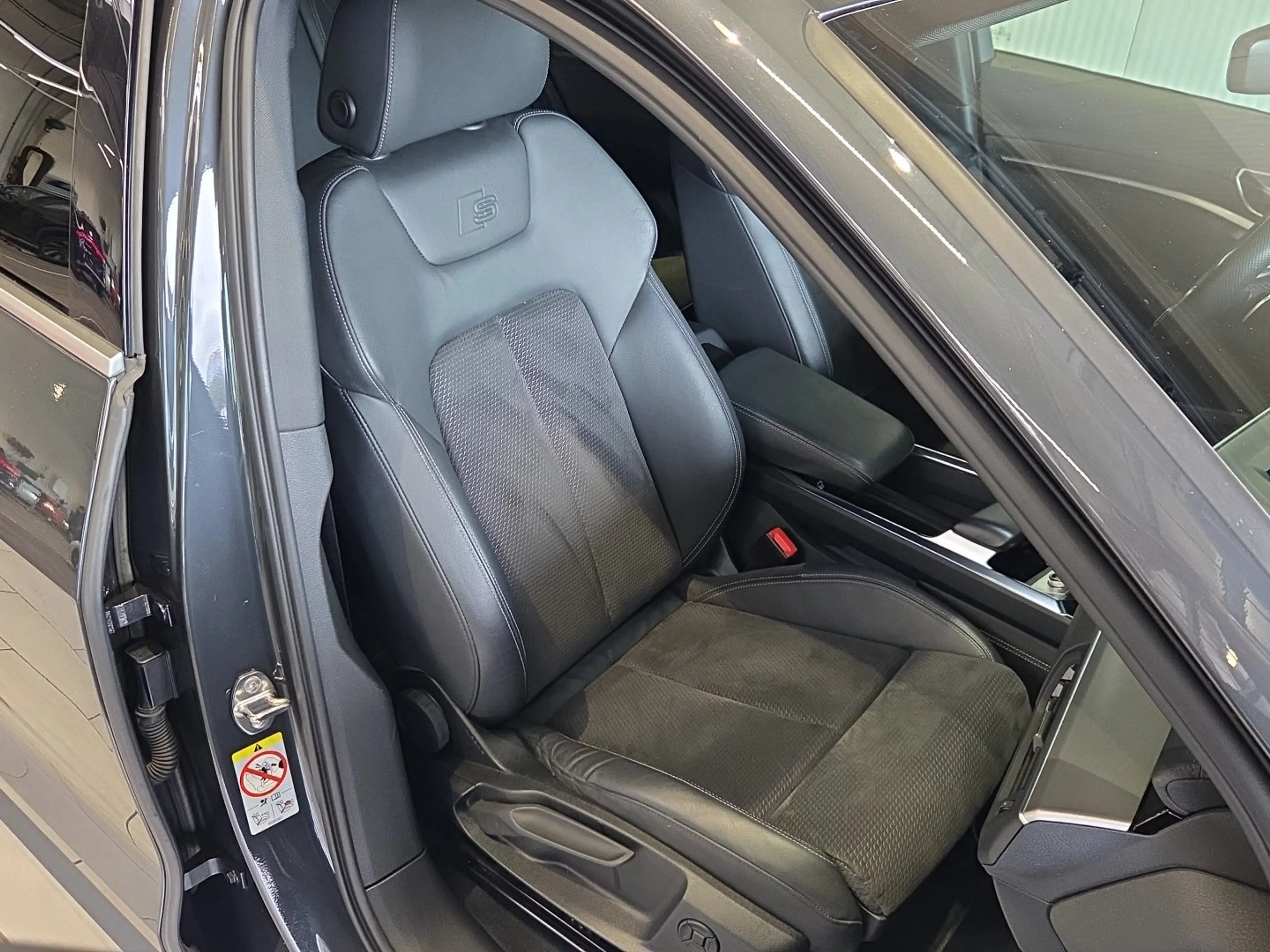 Audi e-tron 55 300 kW Business — photo 13
