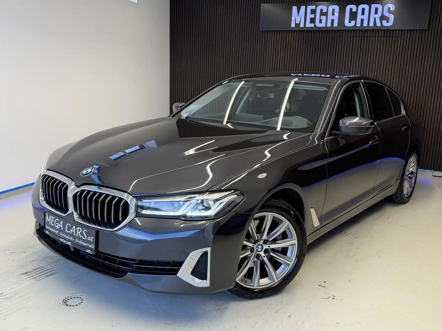 BMW 520 d Aut. xDrive Luxury Line / MEMORY / NAVI / SITZH. Grau - 1