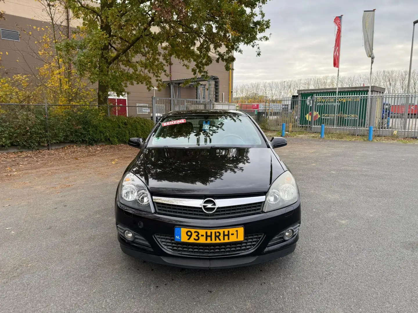 Opel Astra GTC 1.8 Business Edition NETTE AUTO RIJDT EN SCHAK Zwart - 2
