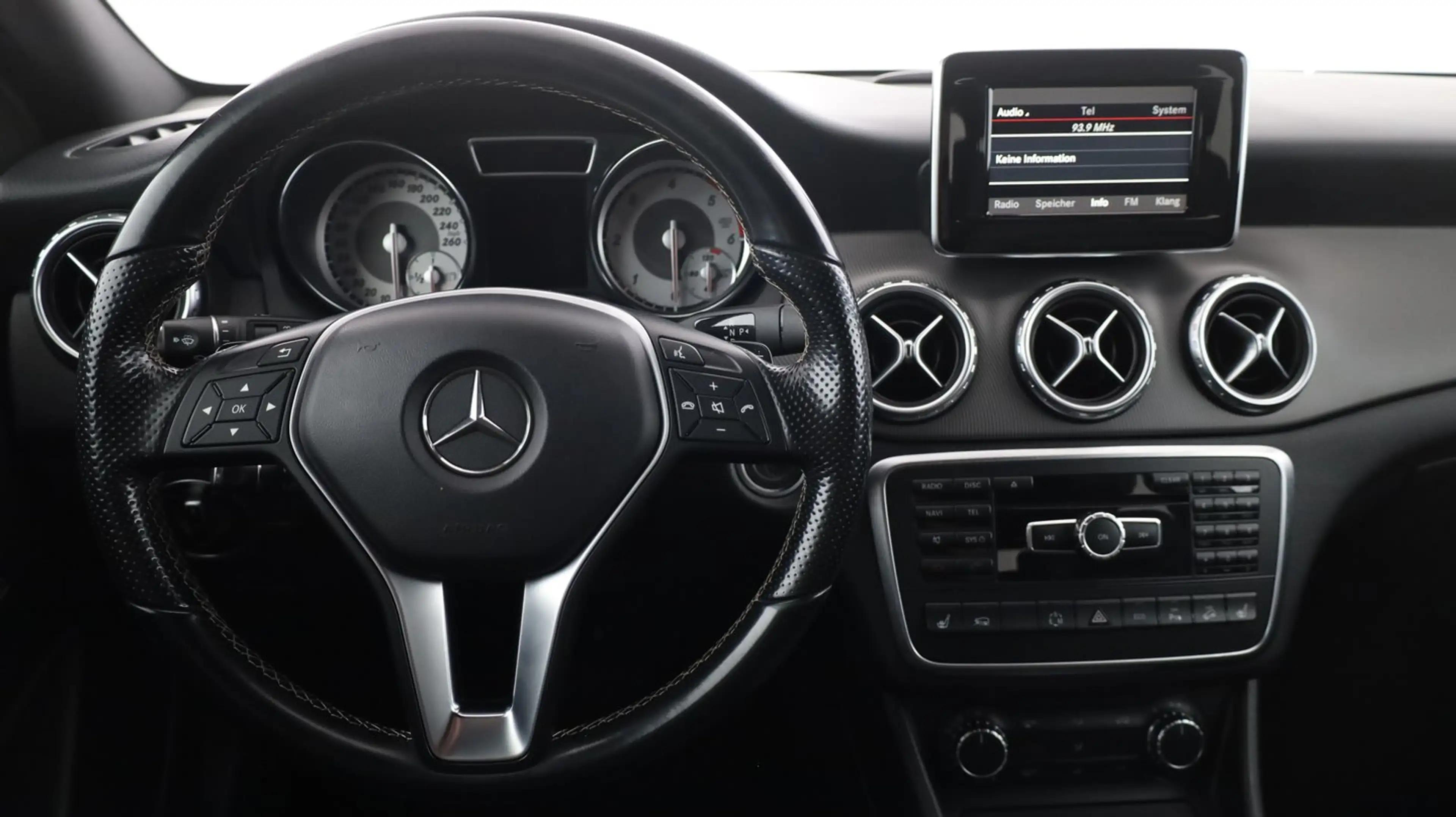 Mercedes-Benz GLA 220 GLA 220 CDI / d 4Matic — photo 13