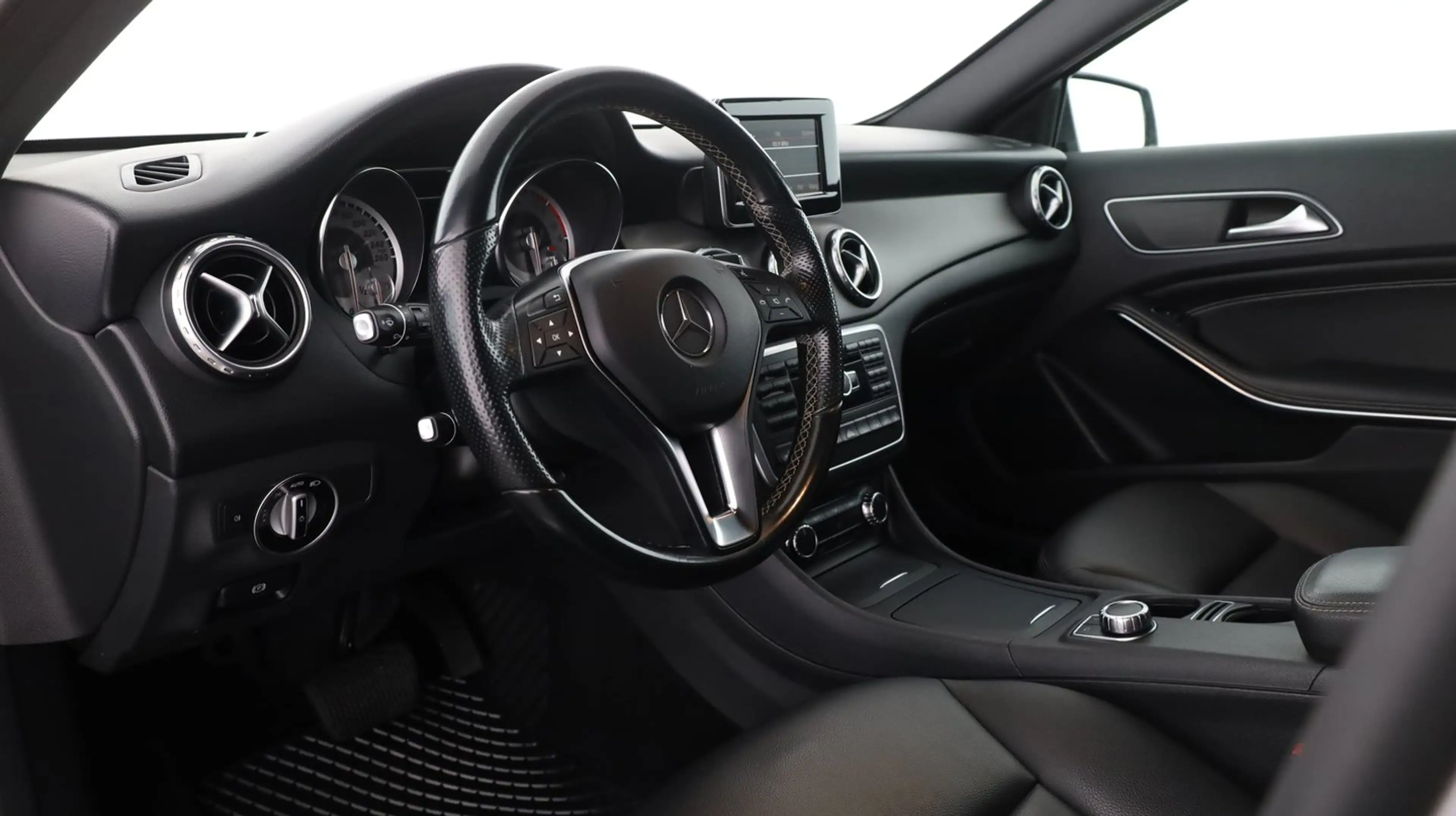 Mercedes-Benz GLA 220 GLA 220 CDI / d 4Matic — photo 10