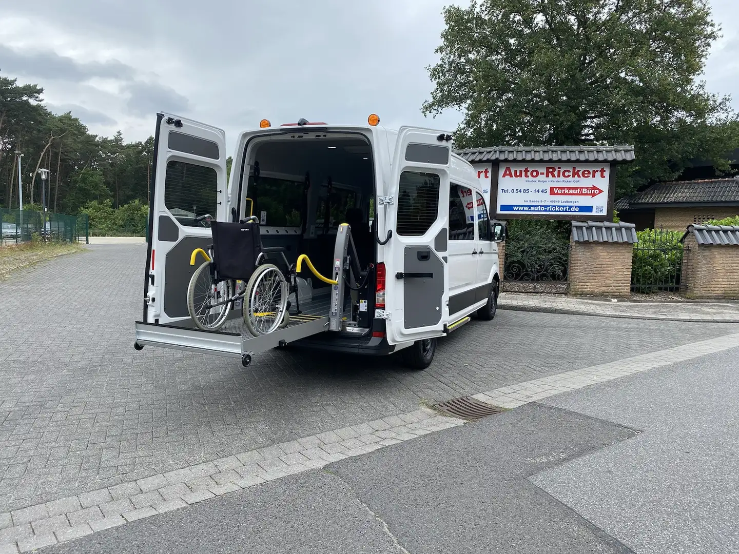 Volkswagen Crafter / TGE MR Hoch, Automatik, Rollstuhlumbau, Systembo Weiß - 1