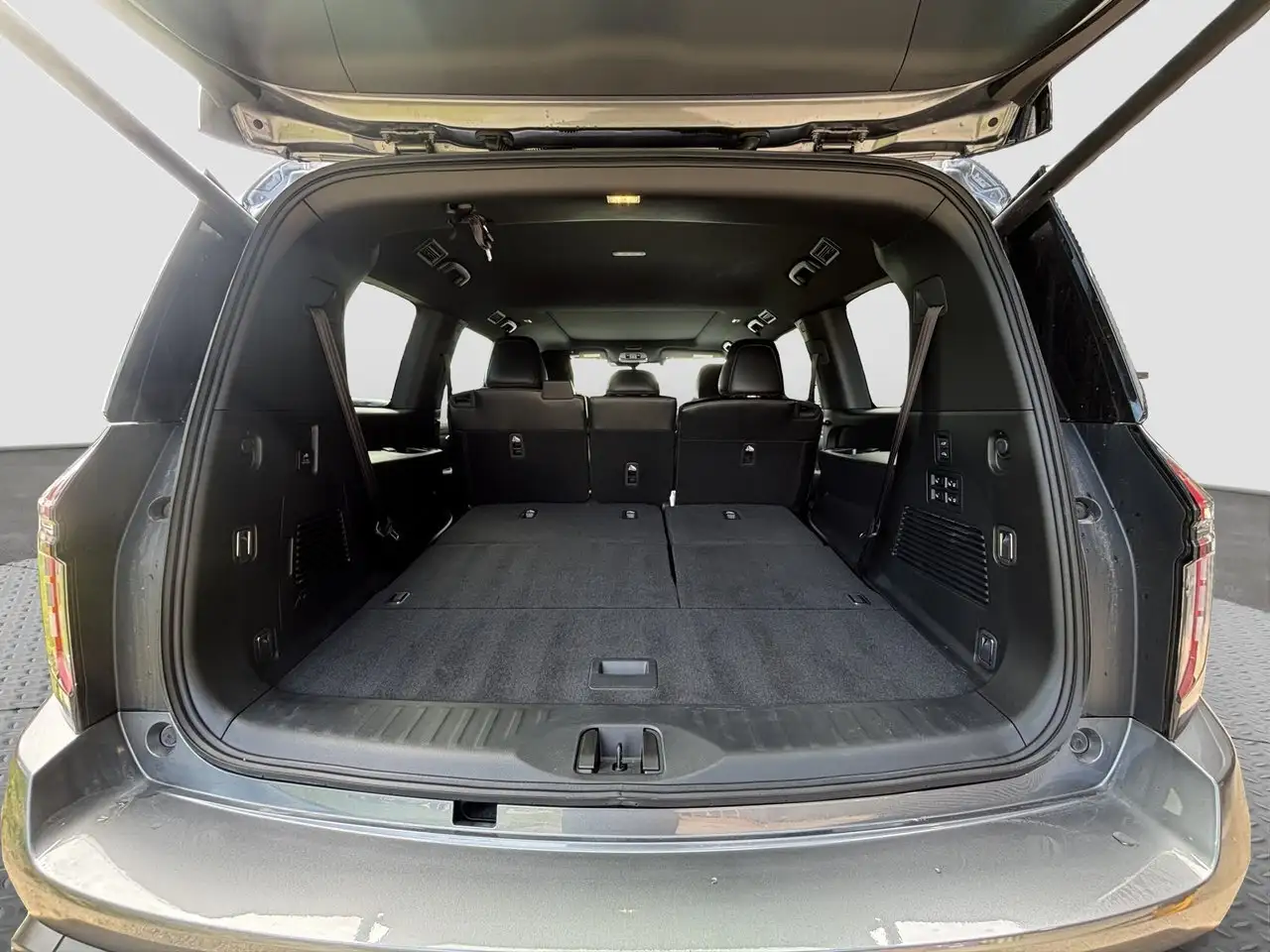 Nissan Armada снимка Nissan Armada