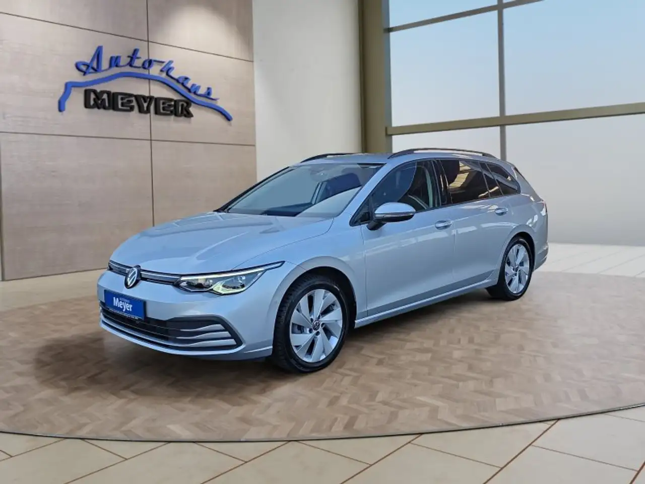 Volkswagen Golf 8 Var.1.5eTSI DSG 8*Alu/LED/Navi/ACC/Sitzhz. — миниатюра 1