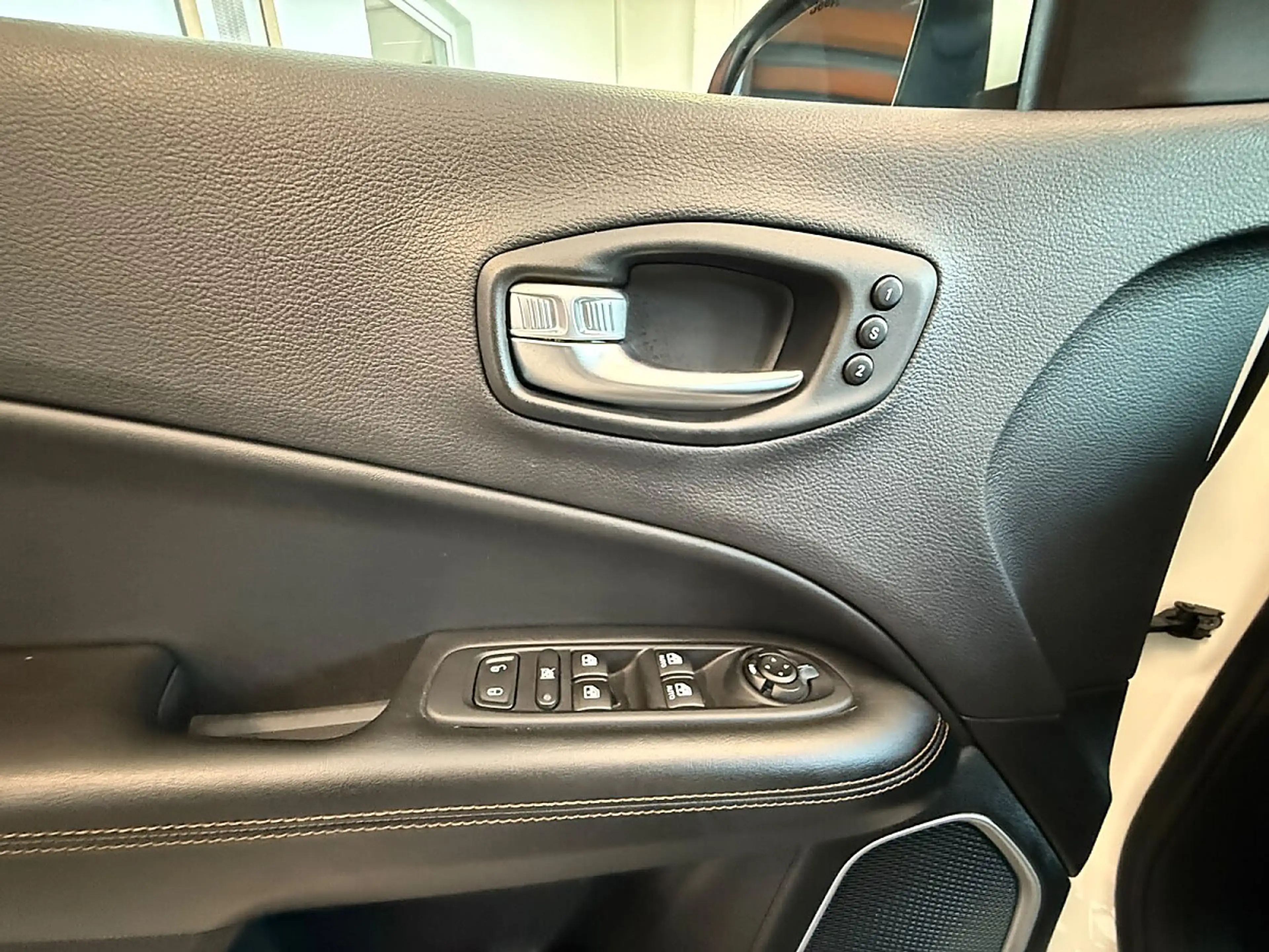 Jeep Compass 2.0 MultiJet Limited AWD — photo 15