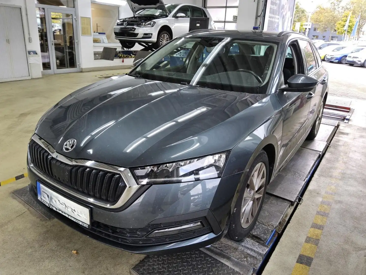 Skoda Octavia Combi 1.5 TSI ACT Ambition*LED*Kamera* Grau - 2