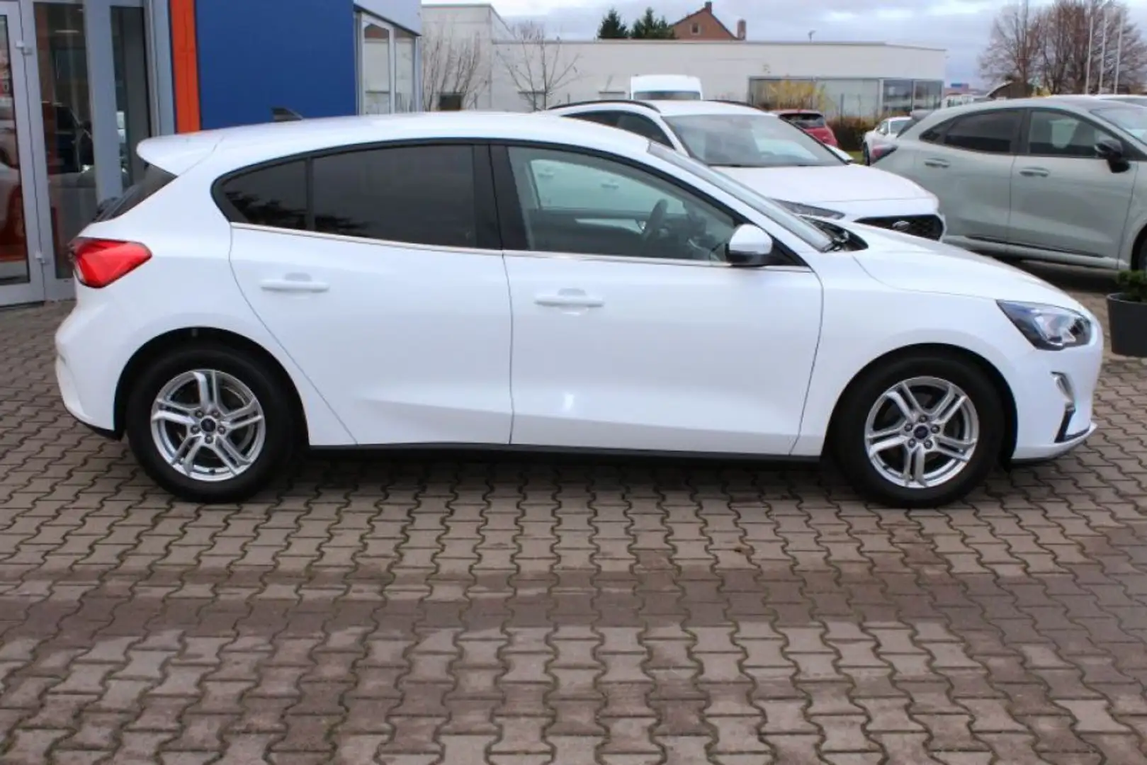 Ford Focus 1.5 EcoBlue Aut. COOL&CONNECT Weiß - 2