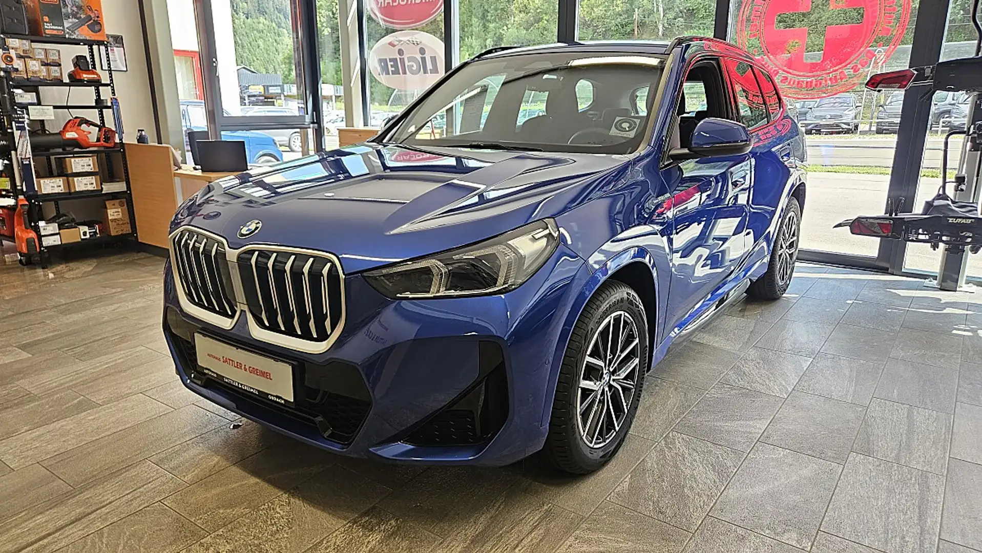 BMW X1 sDrive18i Aut. M-Sportpaket Blau - 2