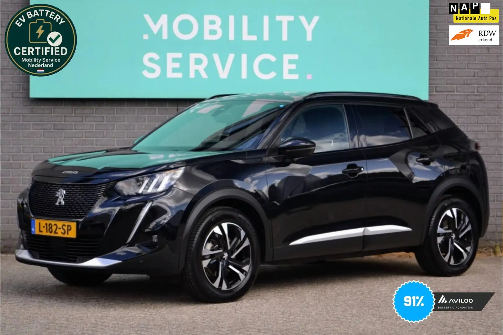 Peugeot e-2008 EV Allure GT-LINE 50 kWh SOH91% LED Pano CarPlay A Noir - 1
