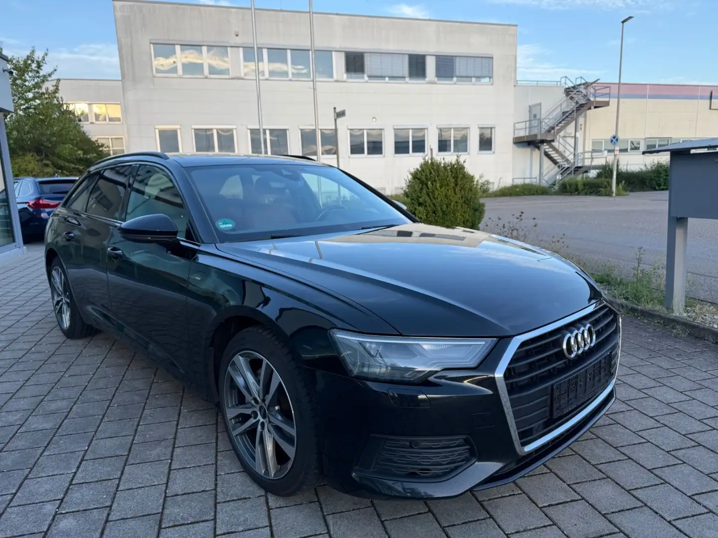 Audi A6 Avant 40 TDI Pano Navi LED Leder 19 Zoll AHK Schwarz - 2