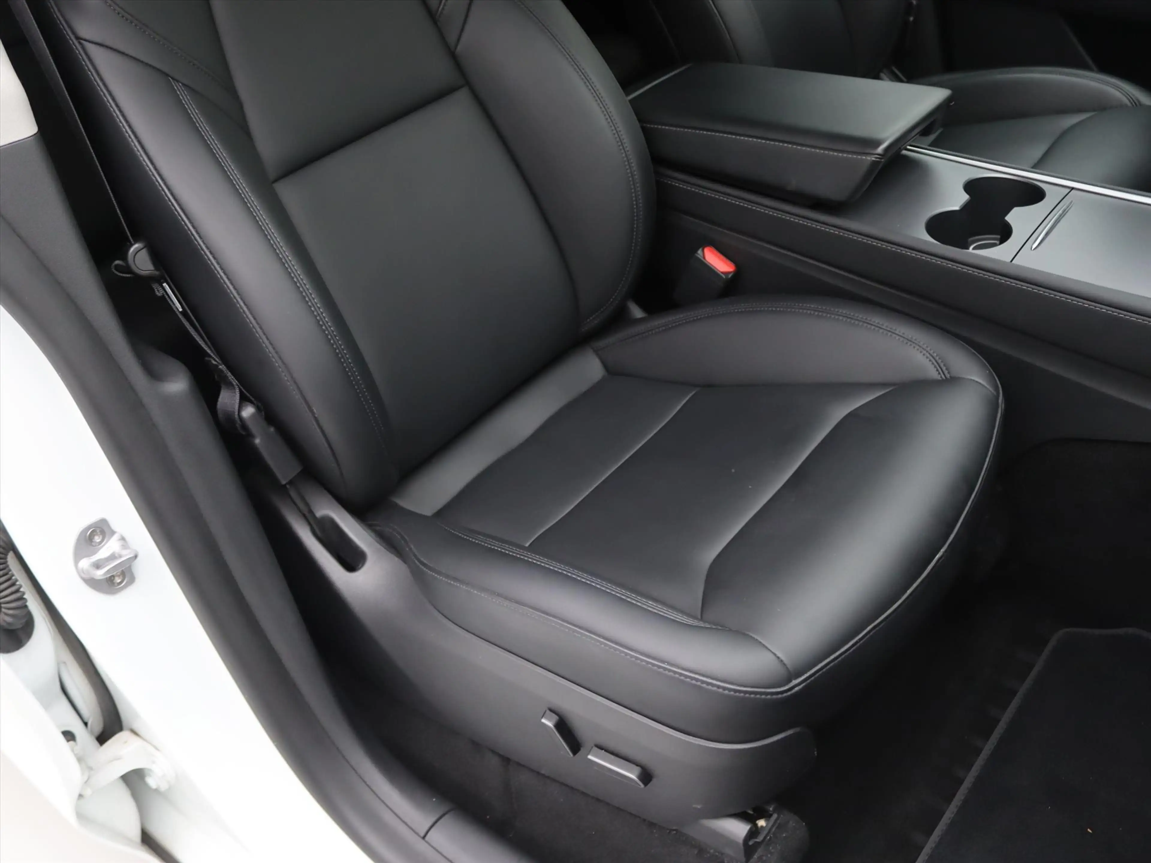 Tesla Model Y Long Range AWD 75kWh 351pk 92.8% SoH [ TREKHAAK+AM — photo 16