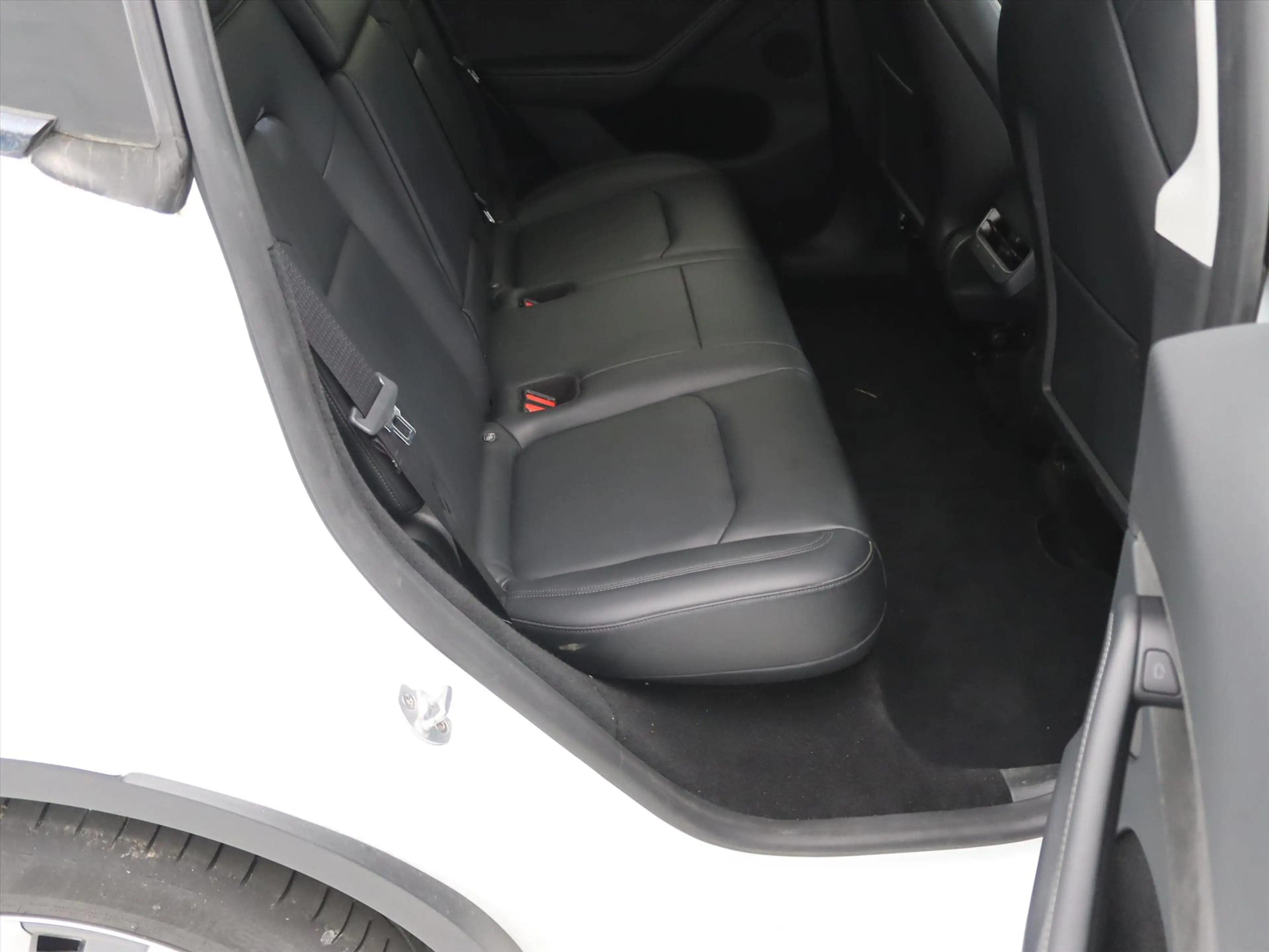 Tesla Model Y Long Range AWD 75kWh 351pk 92.8% SoH [ TREKHAAK+AM — photo 13