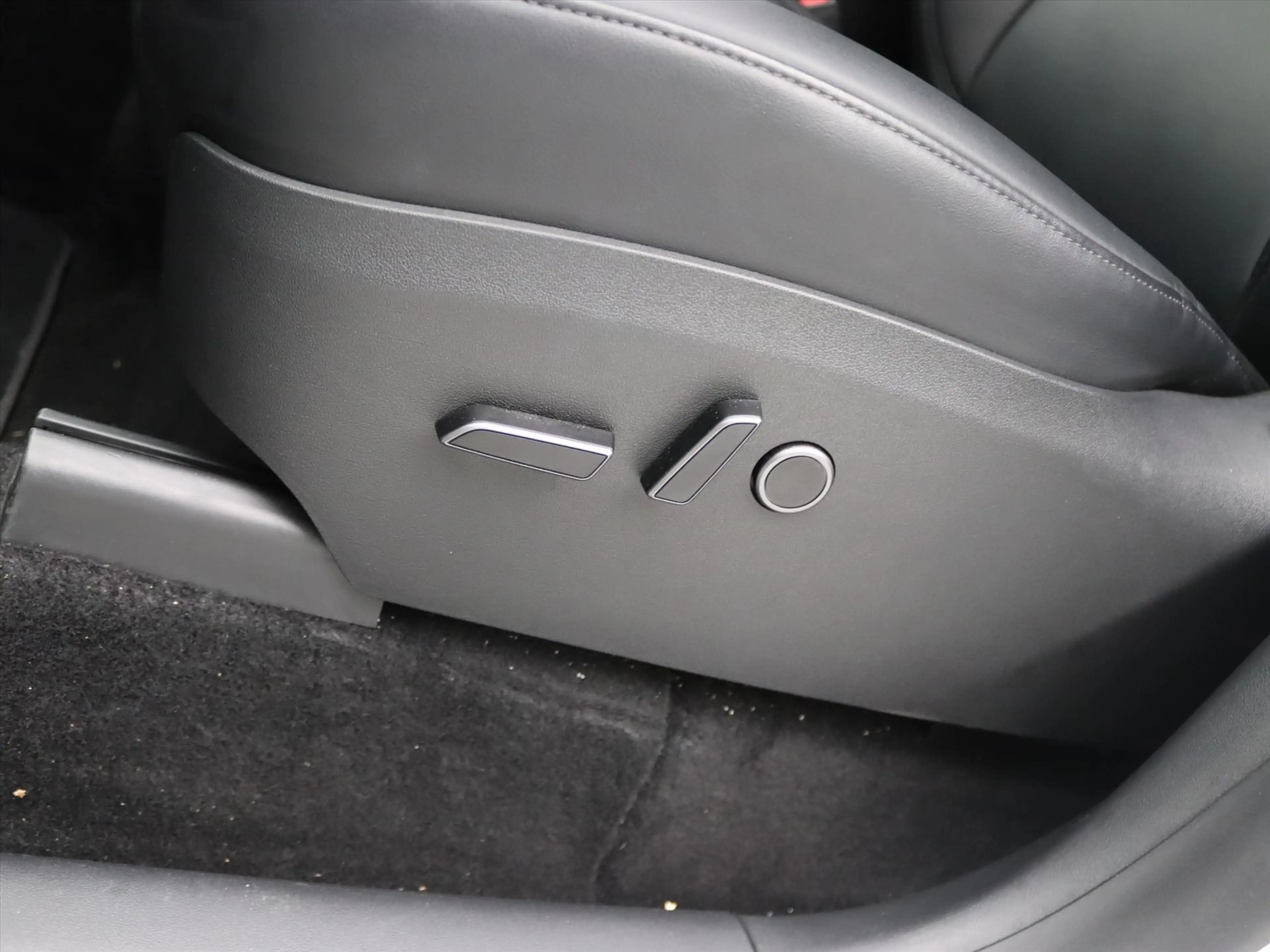 Tesla Model Y Long Range AWD 75kWh 351pk 92.8% SoH [ TREKHAAK+AM — photo 17