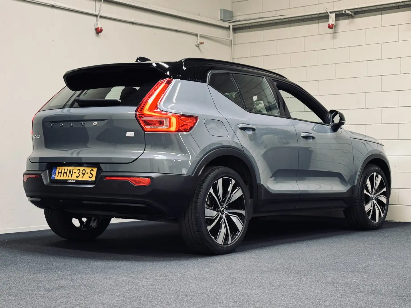 Volvo XC40 1.5 T5 Recharge R-Design | 20" | Panorama | Camera Gris - 2