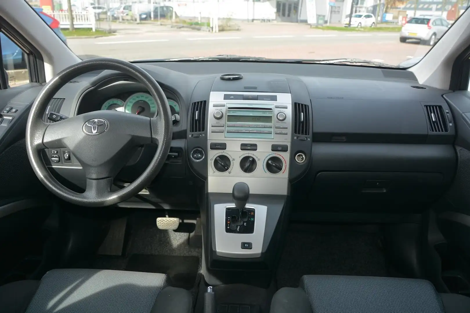 Toyota Verso 1.8 VVT-i Terra 7p. Airco|Cruise|Trekhk|DealerOH Szary - 2