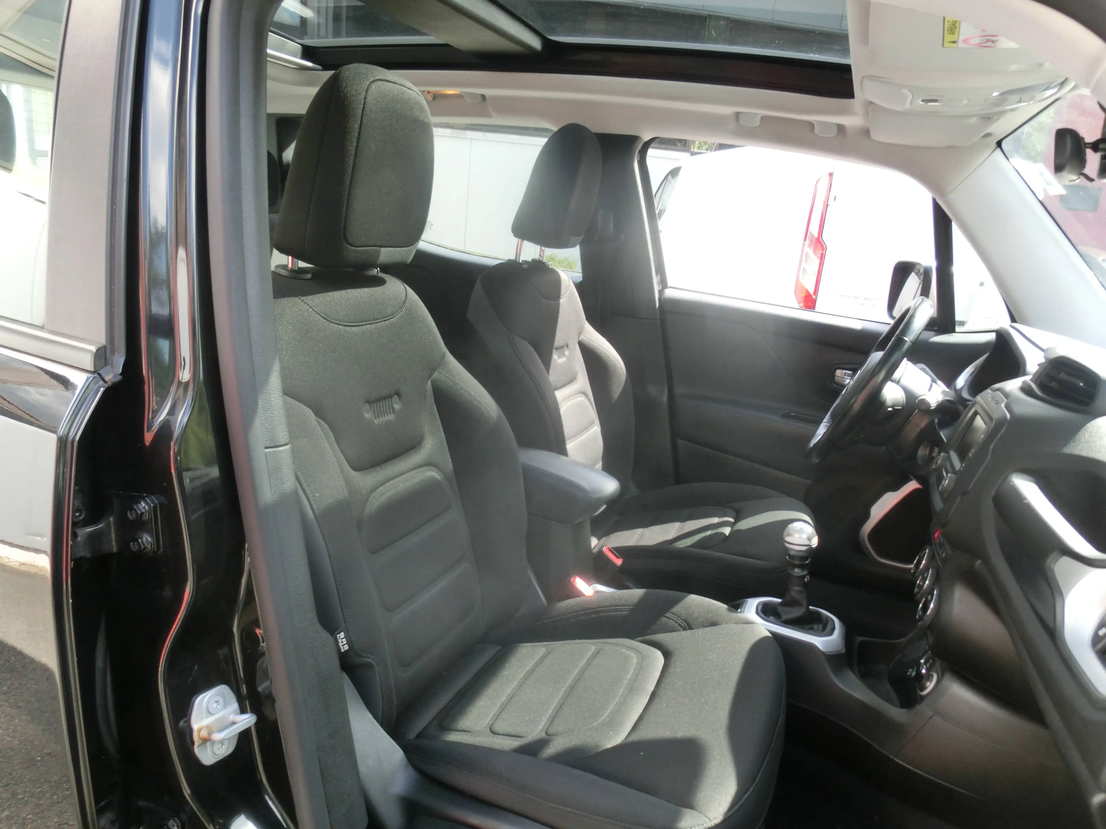 Jeep Renegade 1.4l Limited / Klimaanlage, Telefon , Panoramaglasdach defekt — photo 10