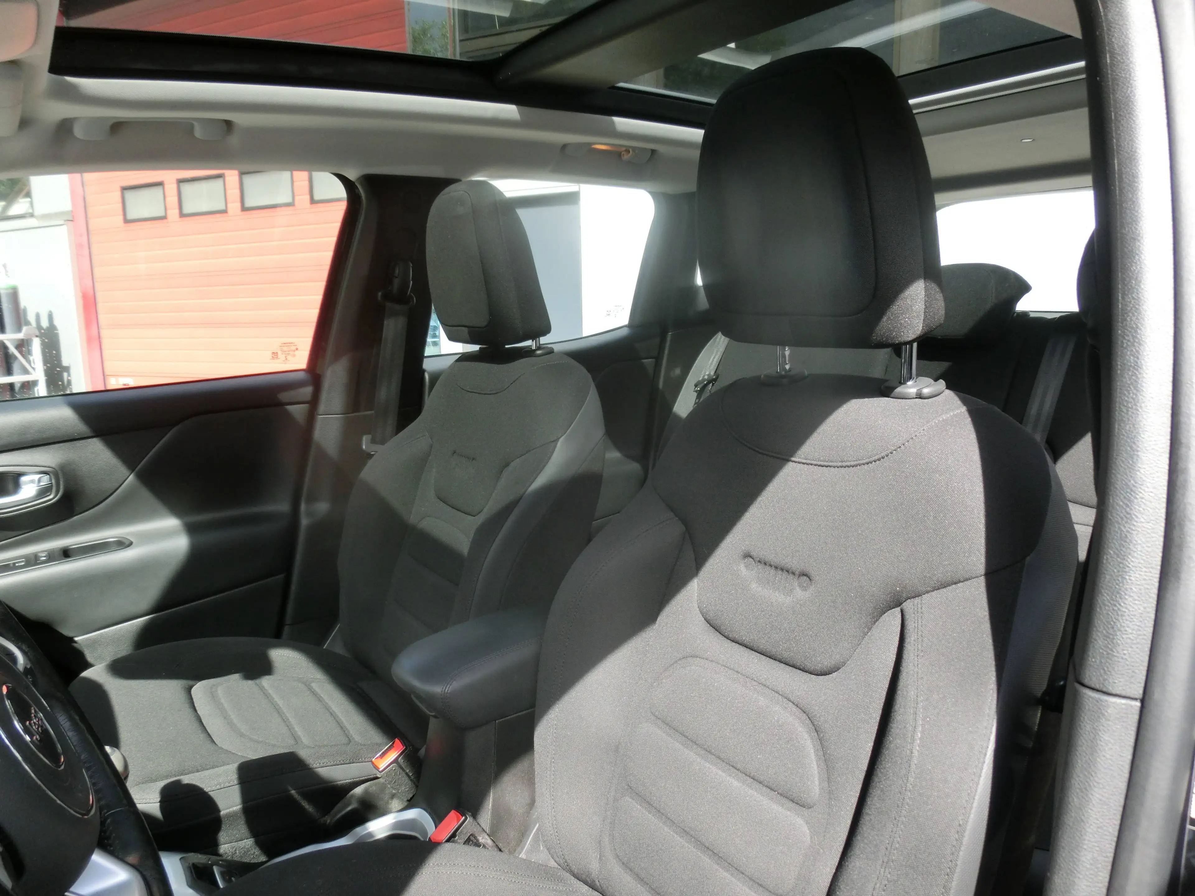 Jeep Renegade 1.4l Limited / Klimaanlage, Telefon , Panoramaglasdach defekt — photo 7