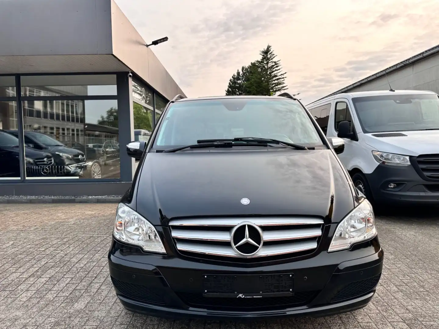 Mercedes-Benz Viano 3.0 CDI Trend Edition lang Schwarz - 2