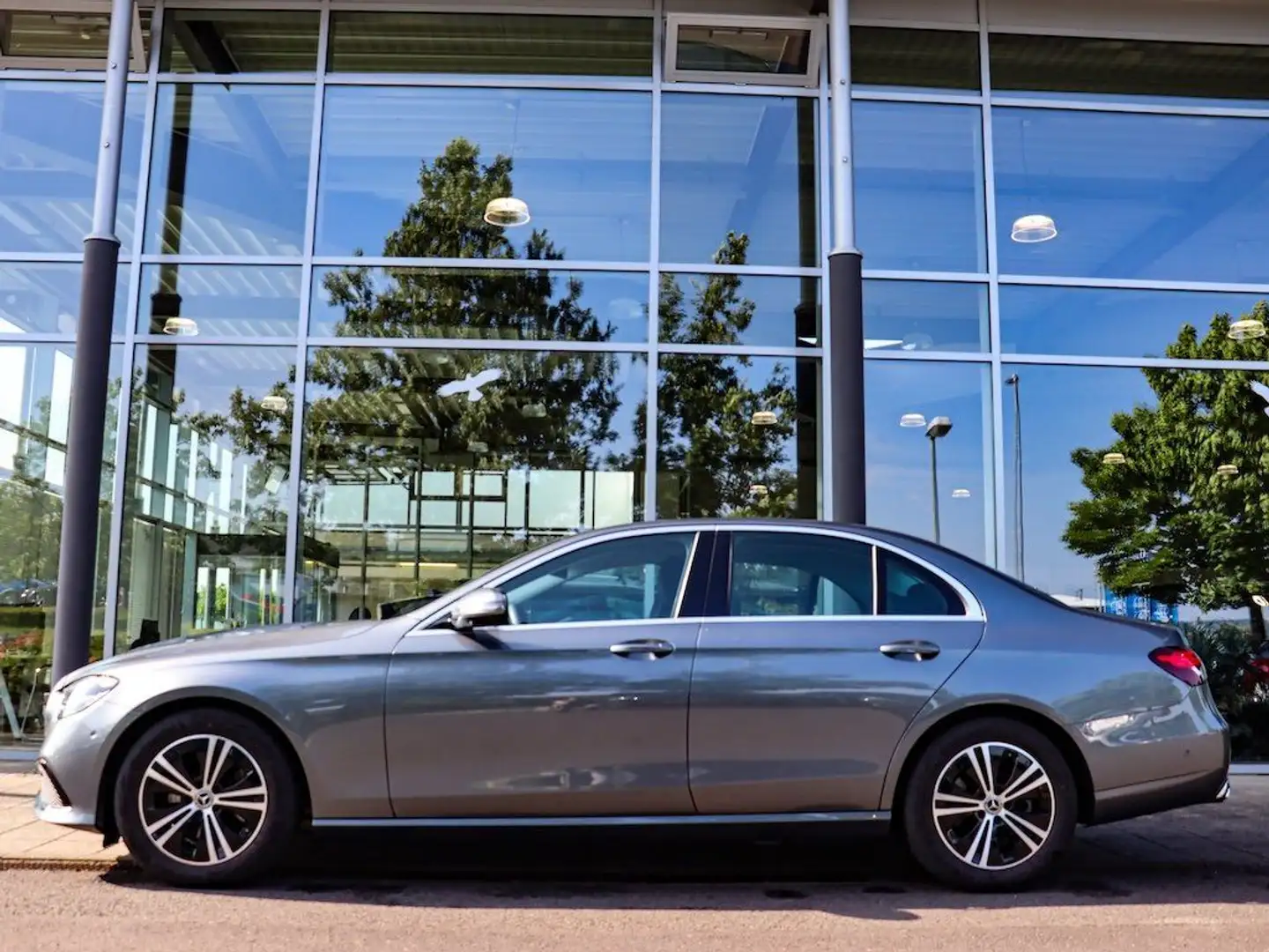 Mercedes-Benz E 200 Avantgarde  360° Kamera/LED Grau - 2