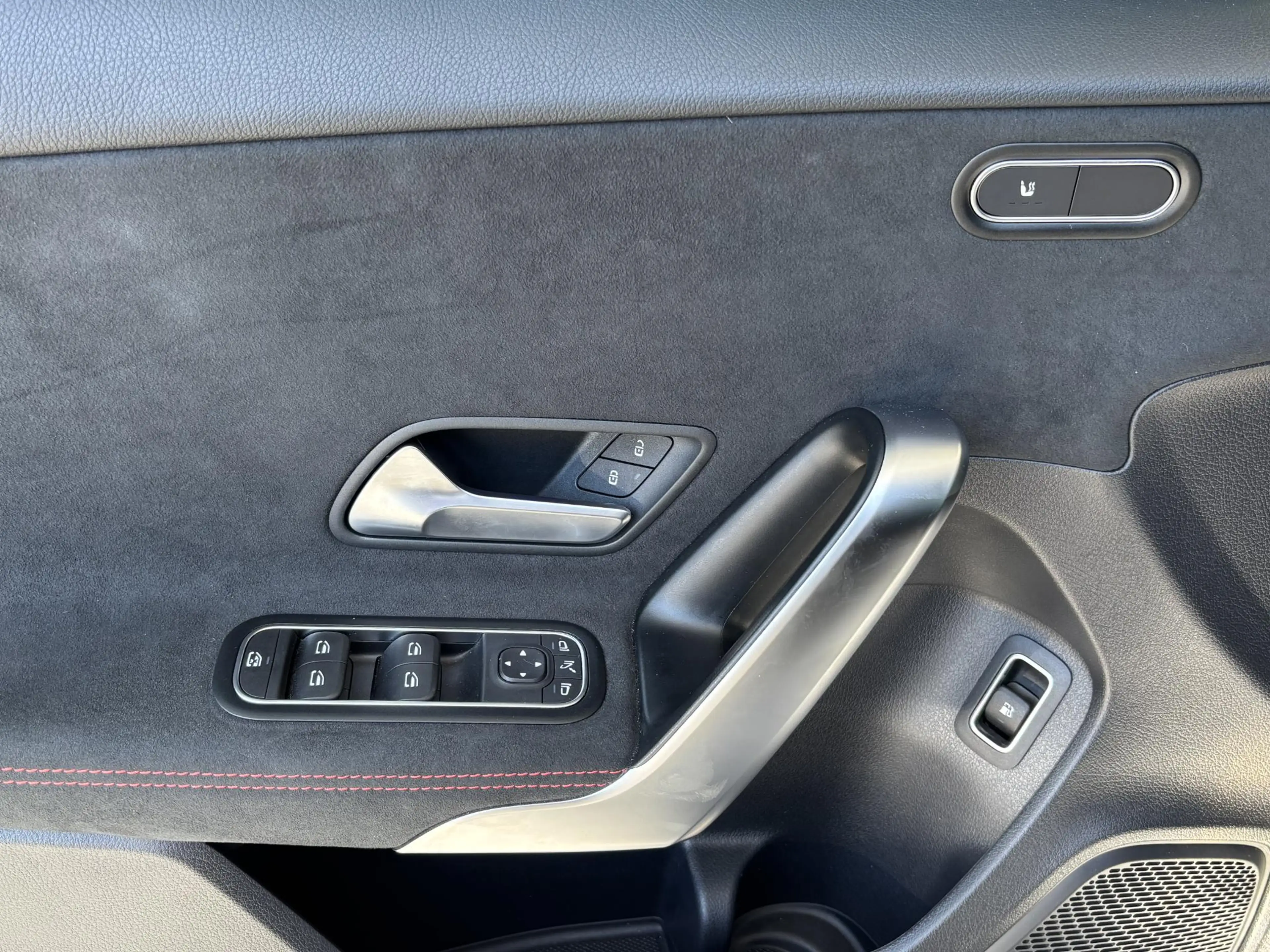 Mercedes-Benz A 250 A e AMG Line — photo 12