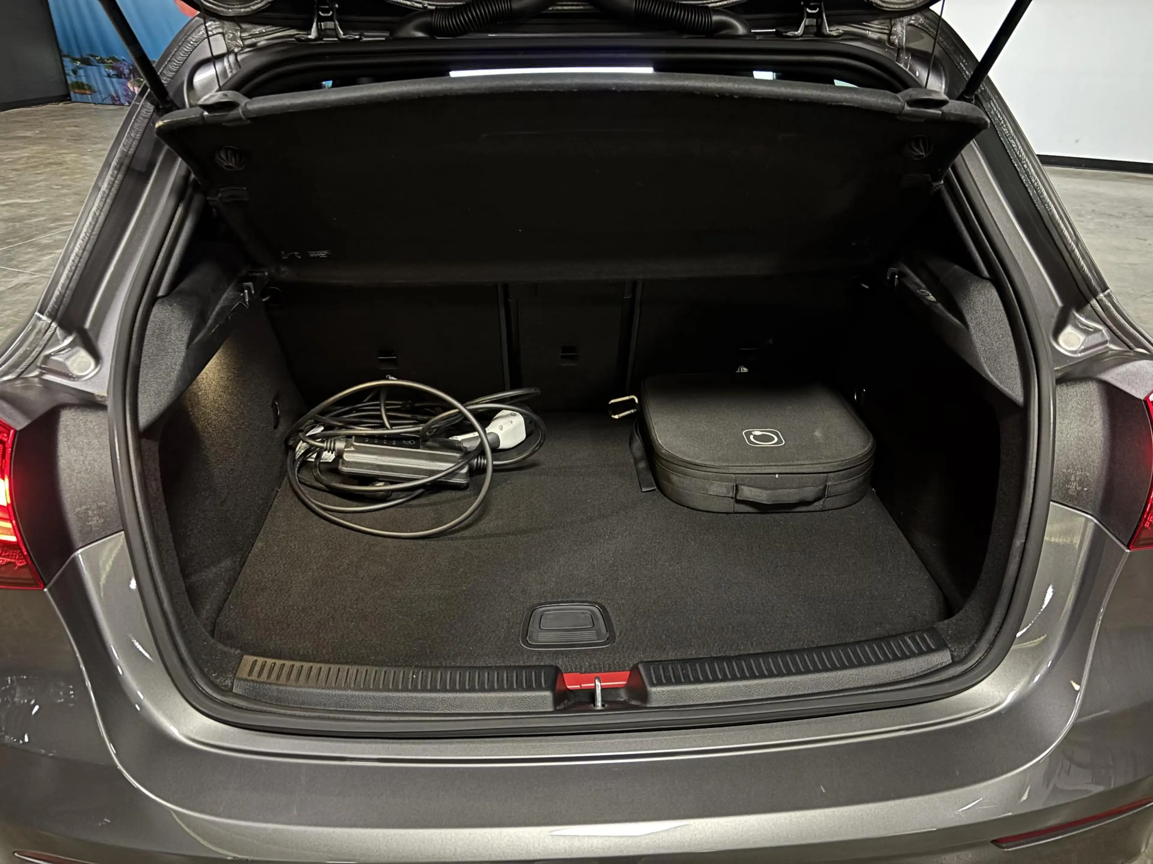 Mercedes-Benz A 250 A e AMG Line — photo 8
