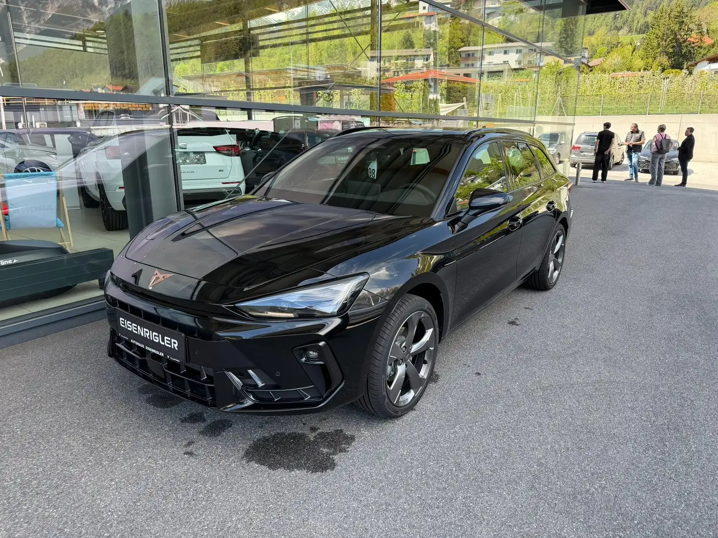 CUPRA Leon 1.5 eTSI DSG Schwarz - 1