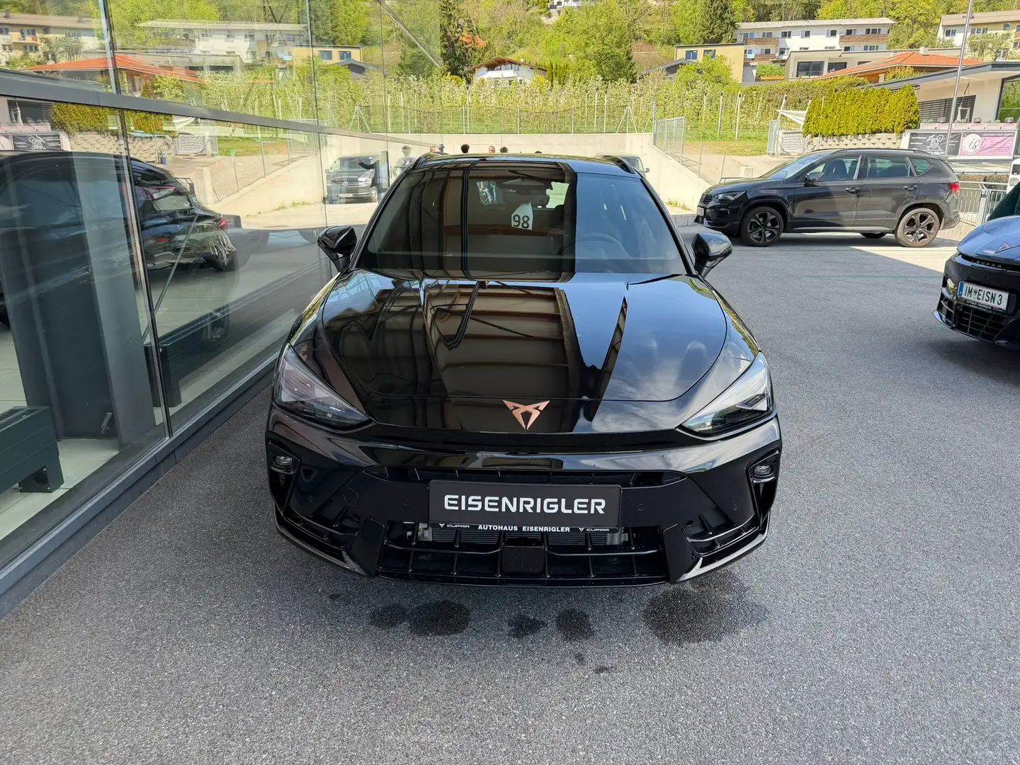 CUPRA Leon 1.5 eTSI DSG Schwarz - 2