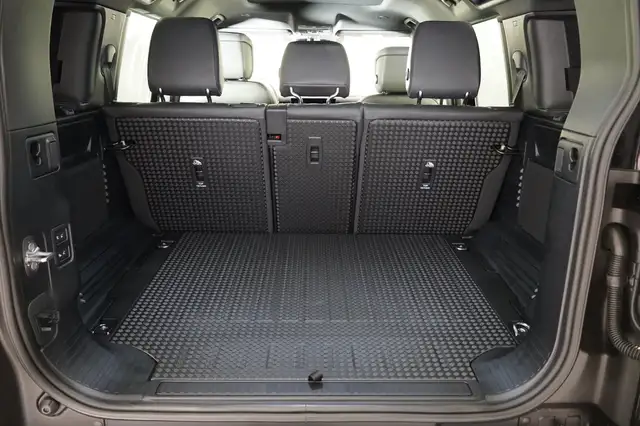 Land Rover Defender 3.0D D250 X Dyn HSE Ansicht 10