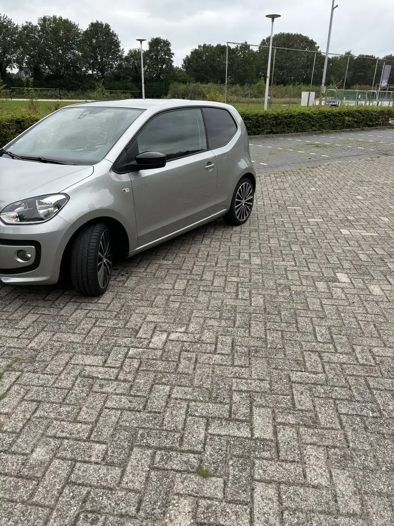 Volkswagen up! 1.0 groove up! Grijs - 2