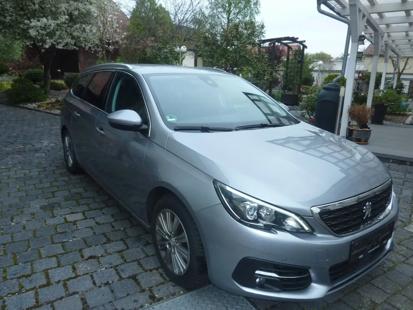 Peugeot 308 SW Allure Pack  AUTOMATIK  NAVI  KAMERA Grau - 1